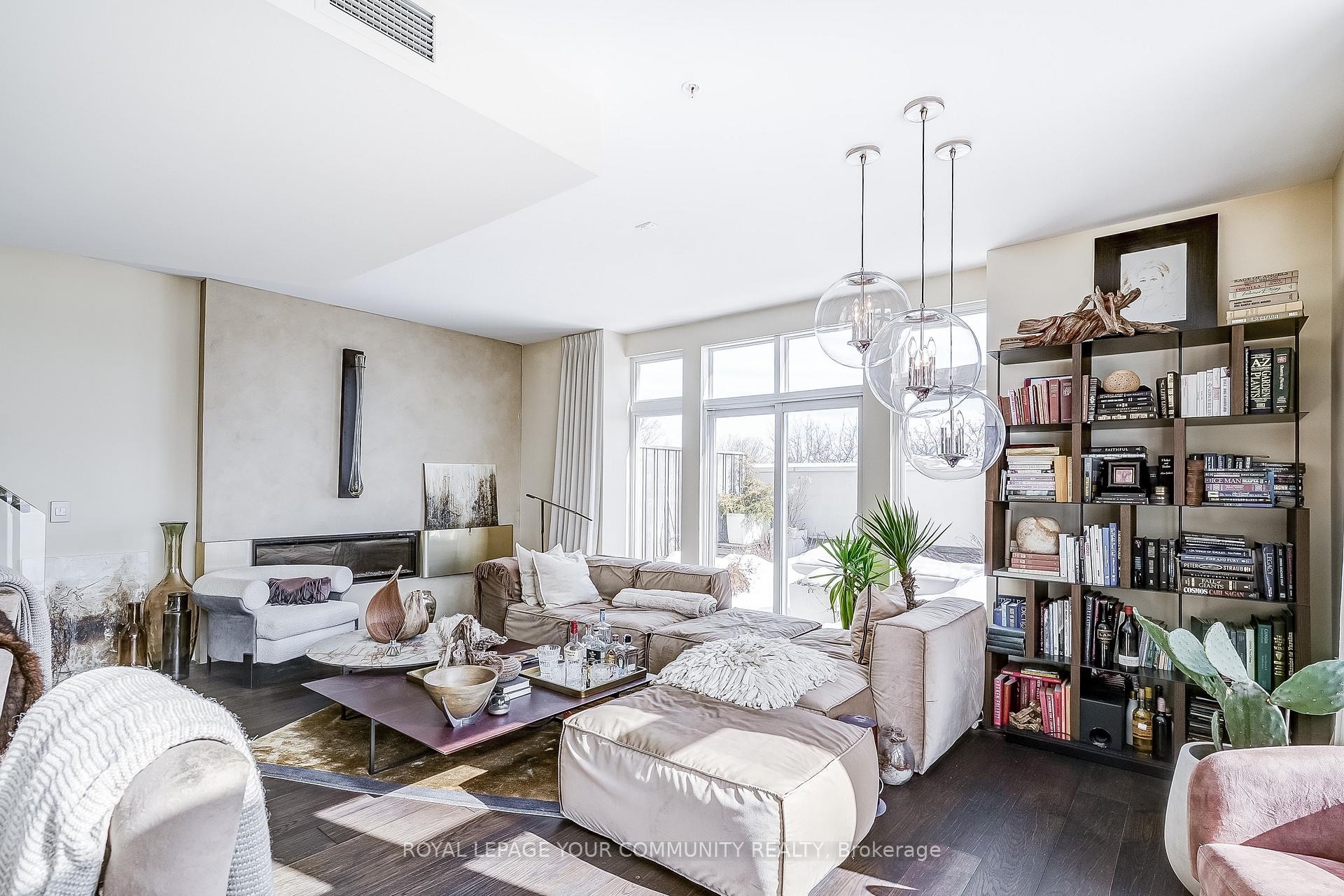 Photo 8 of Unit 402, 64 Wells Street, Aurora, Aurora Village — HOMEH