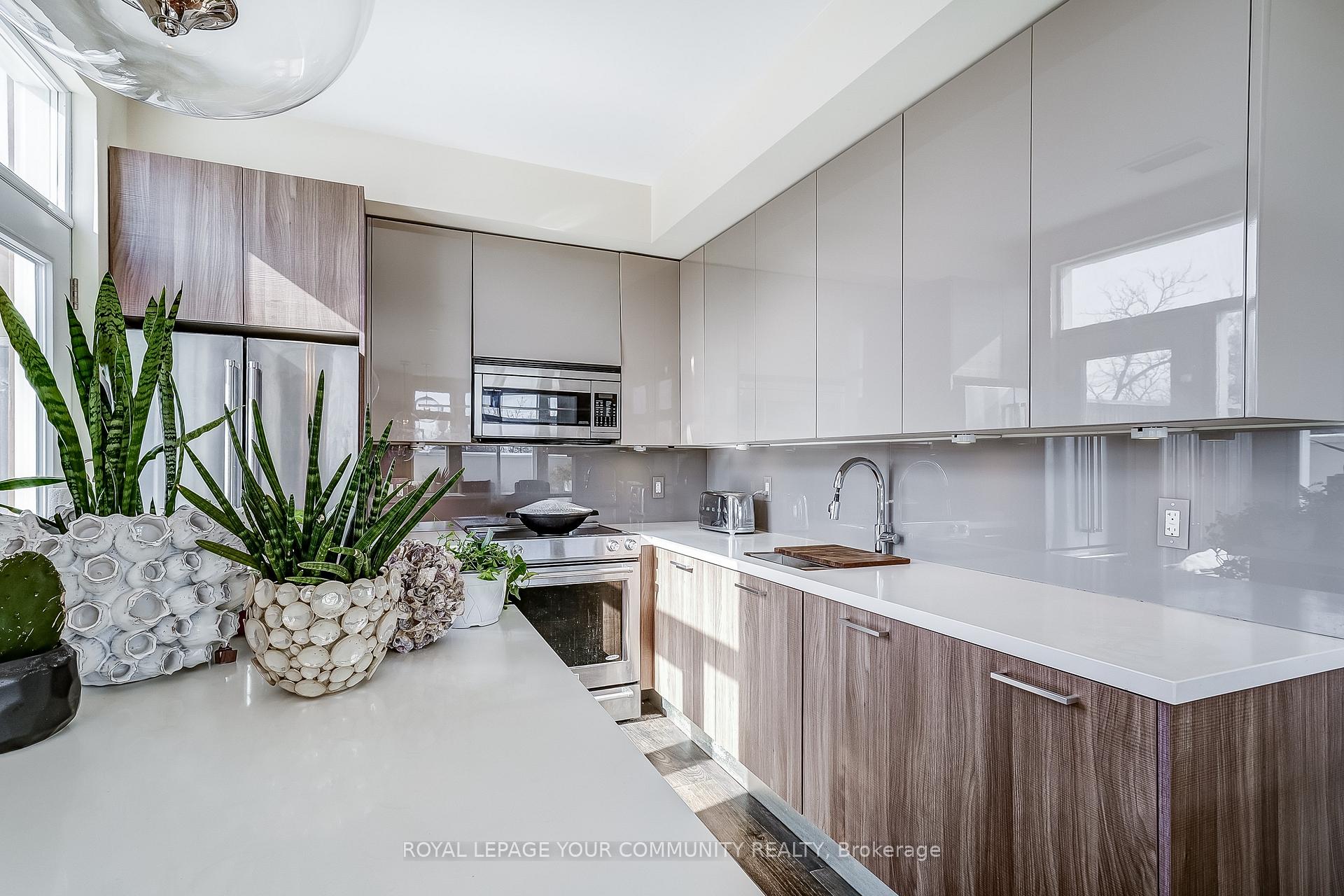 Photo 14 of Unit 402, 64 Wells Street, Aurora, Aurora Village — HOMEH