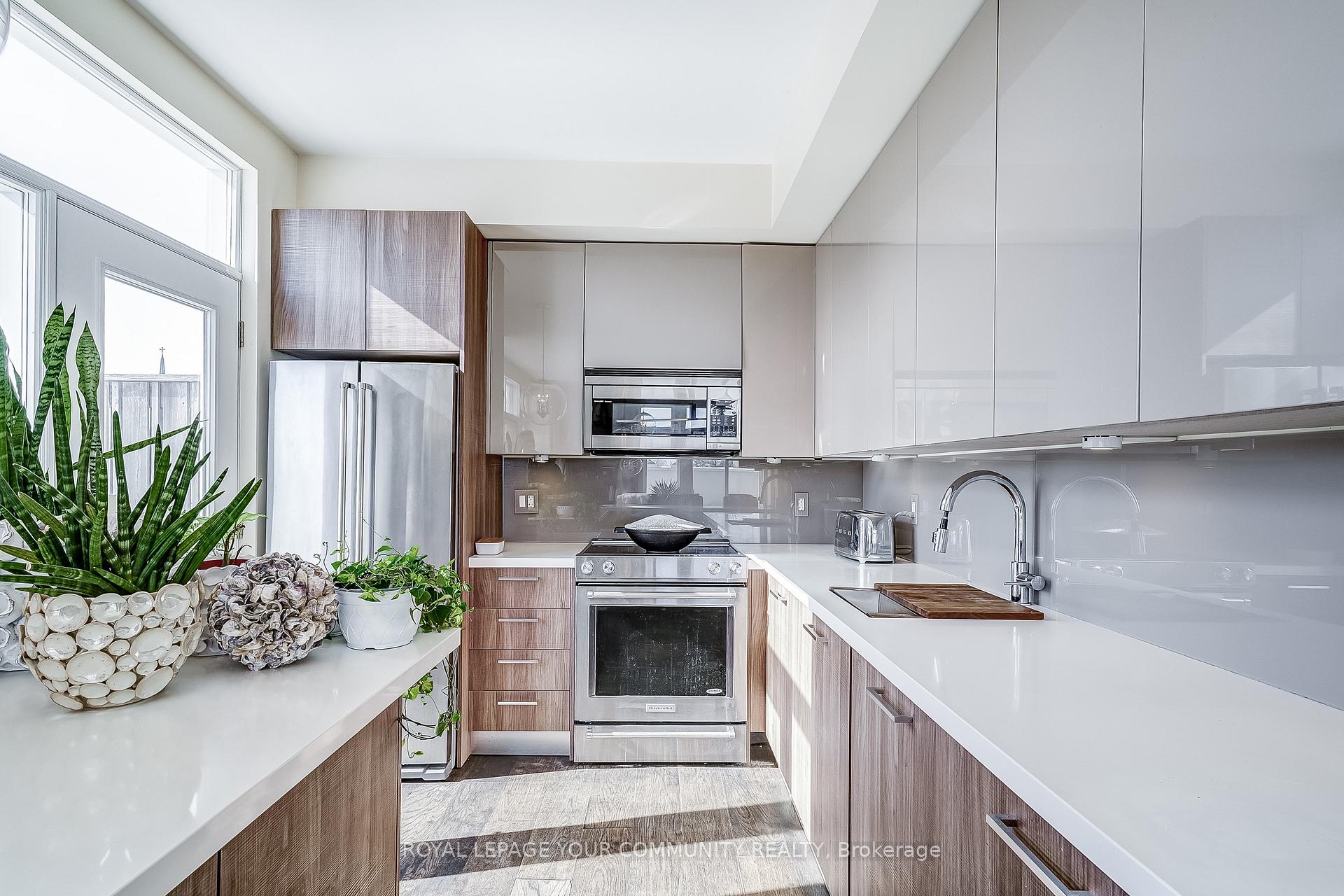 Photo 15 of Unit 402, 64 Wells Street, Aurora, Aurora Village — HOMEH