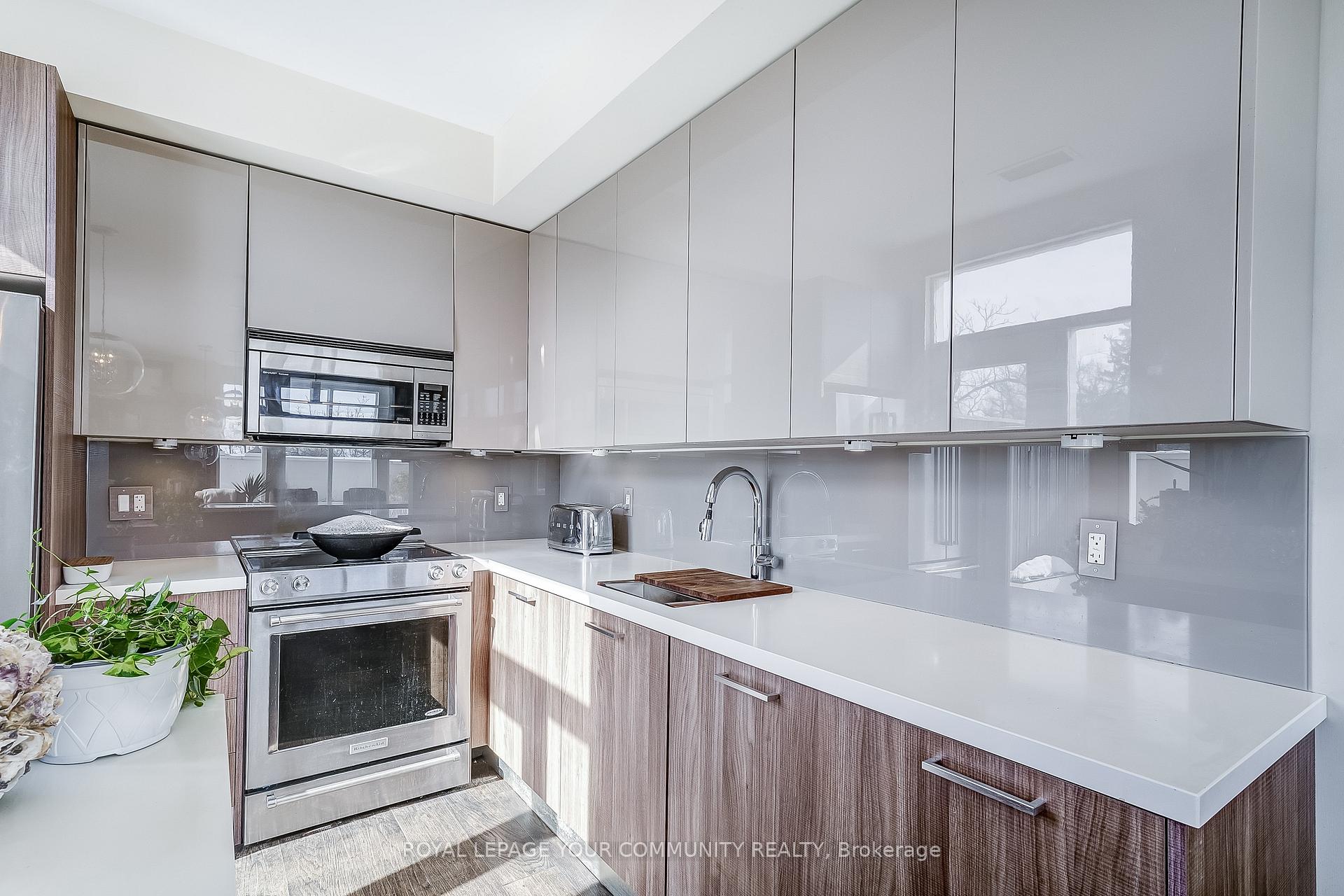 Photo 16 of Unit 402, 64 Wells Street, Aurora, Aurora Village — HOMEH