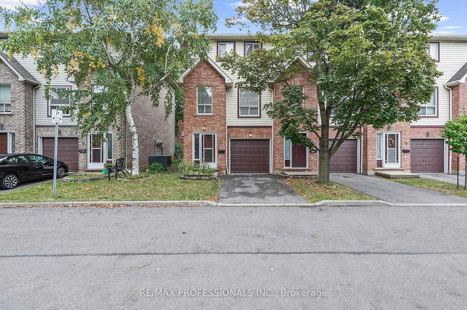Photo 3 of Unit 17, 384 Limeridge Road E, Hamilton, Bruleville — HOMEH