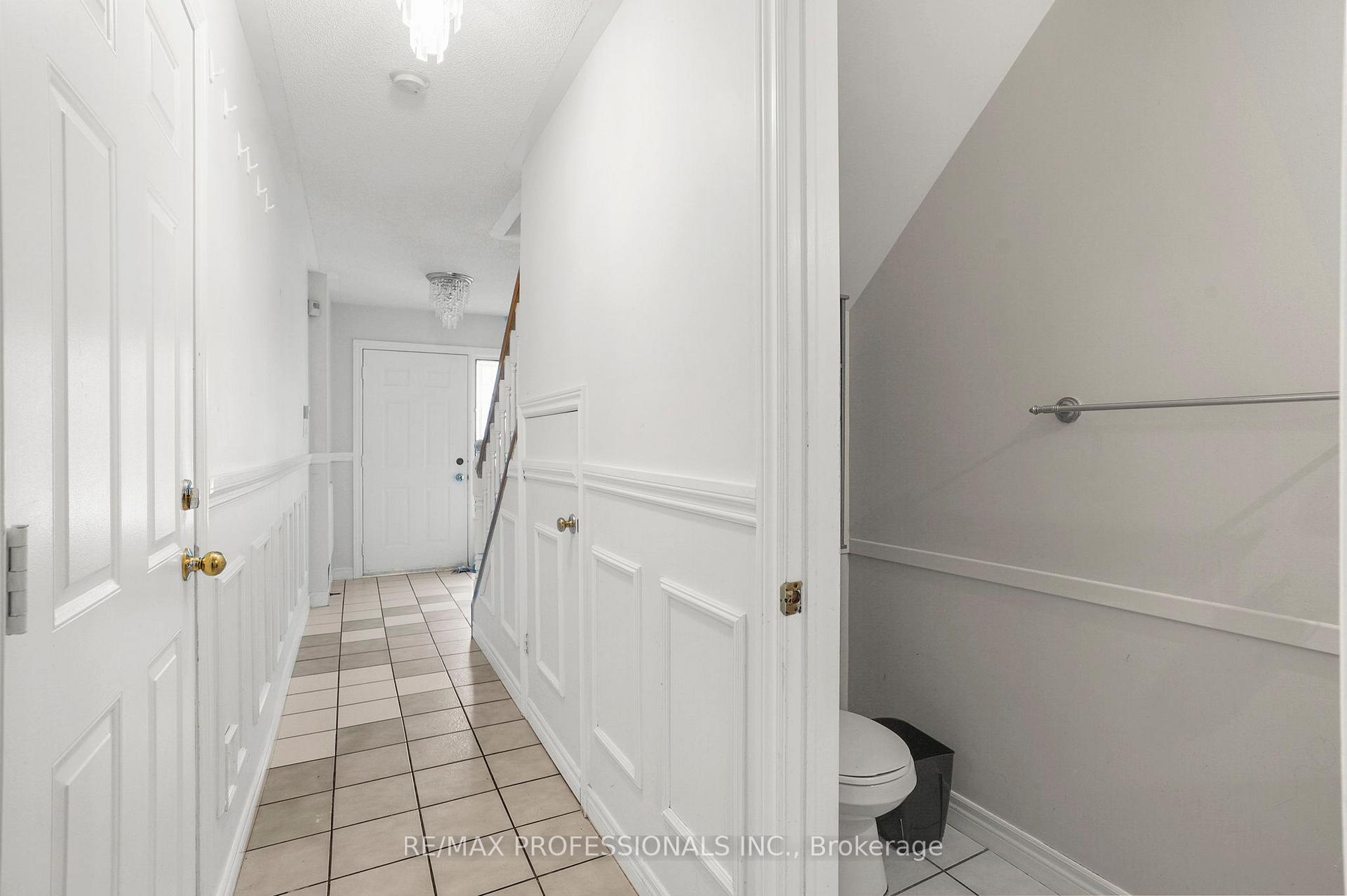Photo 5 of Unit 17, 384 Limeridge Road E, Hamilton, Bruleville — HOMEH