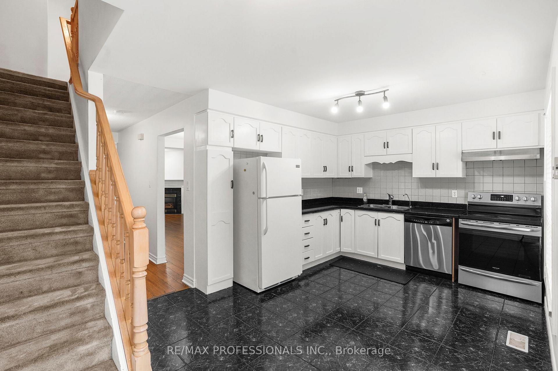 Photo 7 of Unit 17, 384 Limeridge Road E, Hamilton, Bruleville — HOMEH
