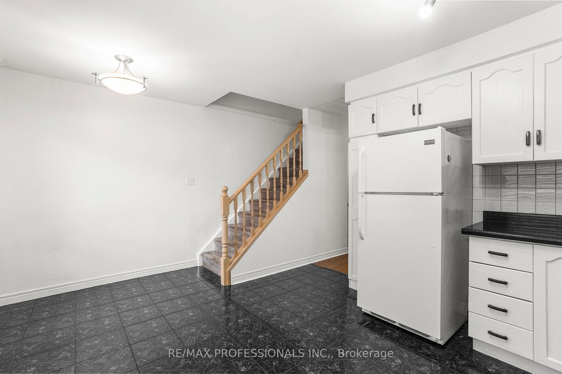 Photo 10 of Unit 17, 384 Limeridge Road E, Hamilton, Bruleville — HOMEH
