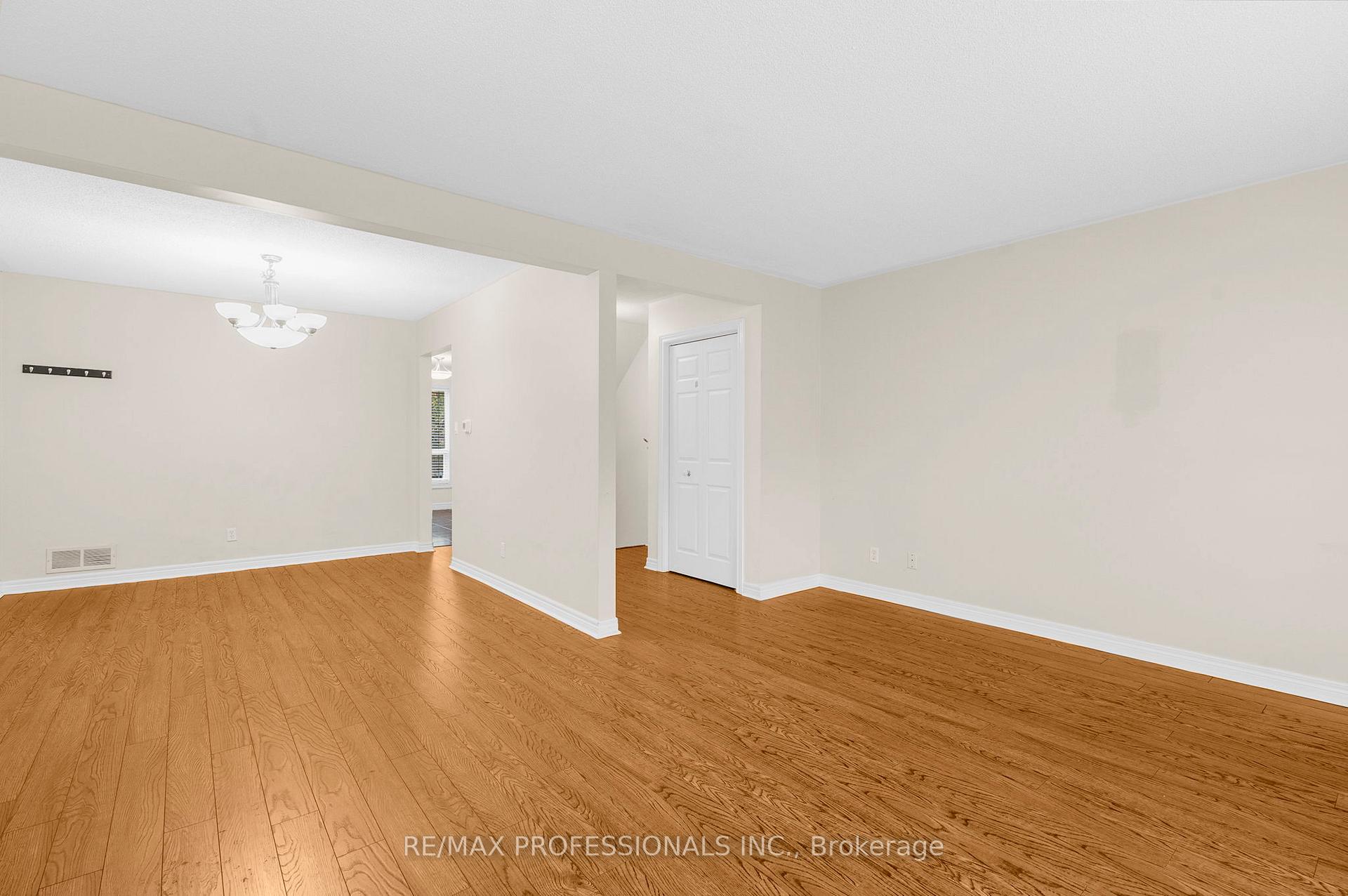 Photo 16 of Unit 17, 384 Limeridge Road E, Hamilton, Bruleville — HOMEH
