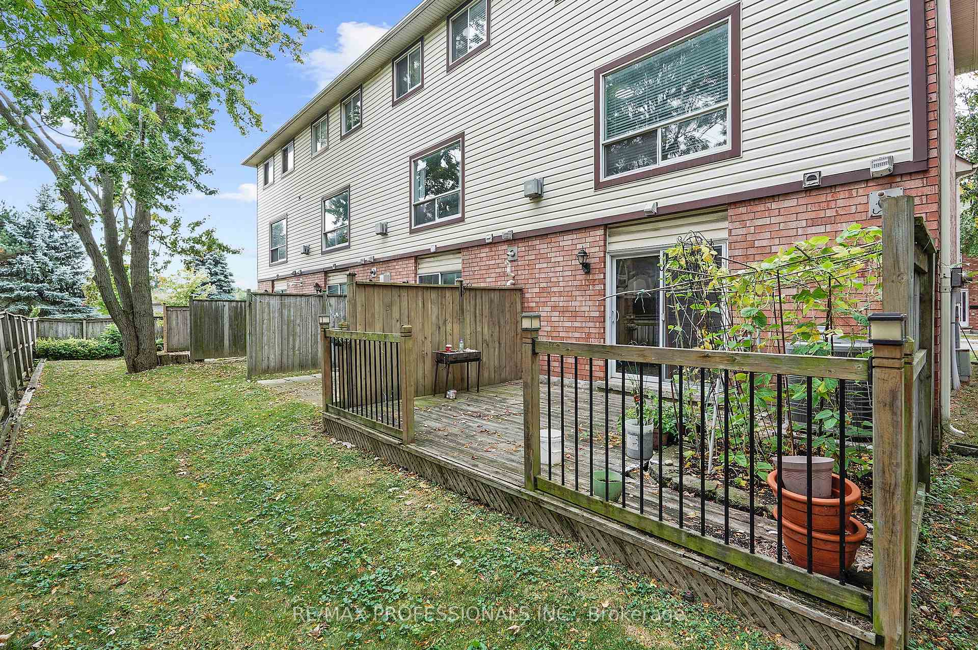 Photo 35 of Unit 17, 384 Limeridge Road E, Hamilton, Bruleville — HOMEH