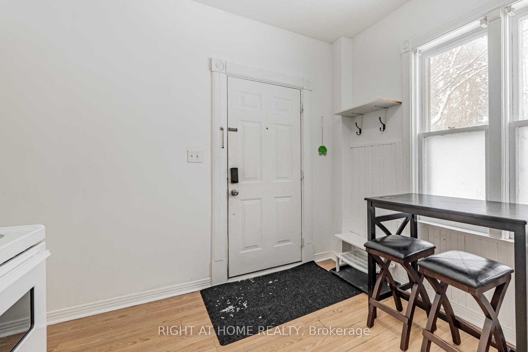 Photo 2 of Unit 2, 29 Peel Street, Barrie, Codrington — HOMEH