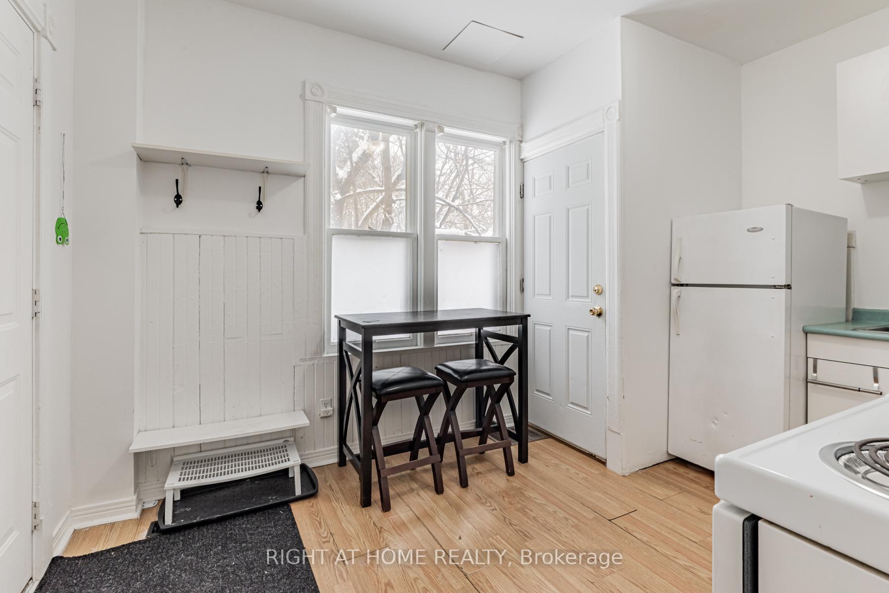 Photo 3 of Unit 2, 29 Peel Street, Barrie, Codrington — HOMEH