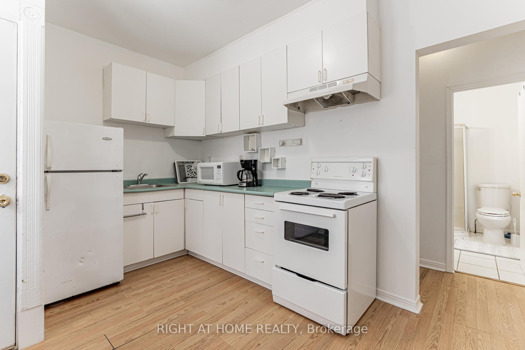 Photo 4 of Unit 2, 29 Peel Street, Barrie, Codrington — HOMEH