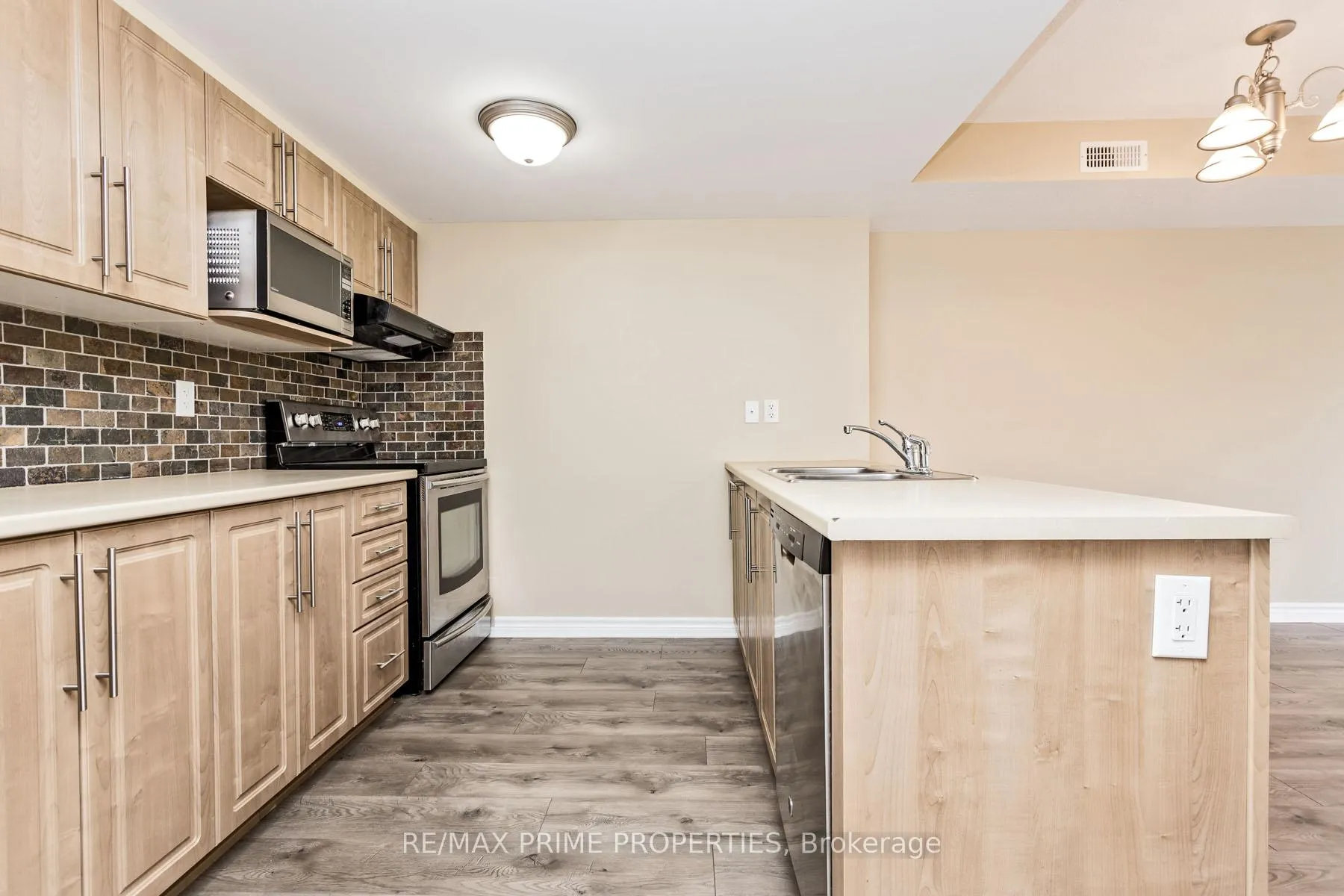 Photo 3 of Unit B, 287 Titanium Private, Ottawa, Convent Glen North — HOMEH