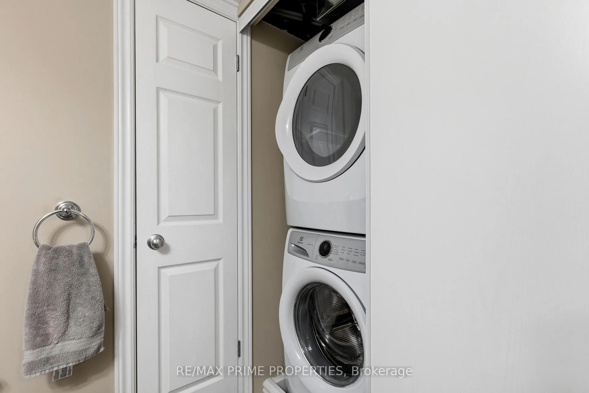Photo 23 of Unit B, 287 Titanium Private, Ottawa, Convent Glen North — HOMEH