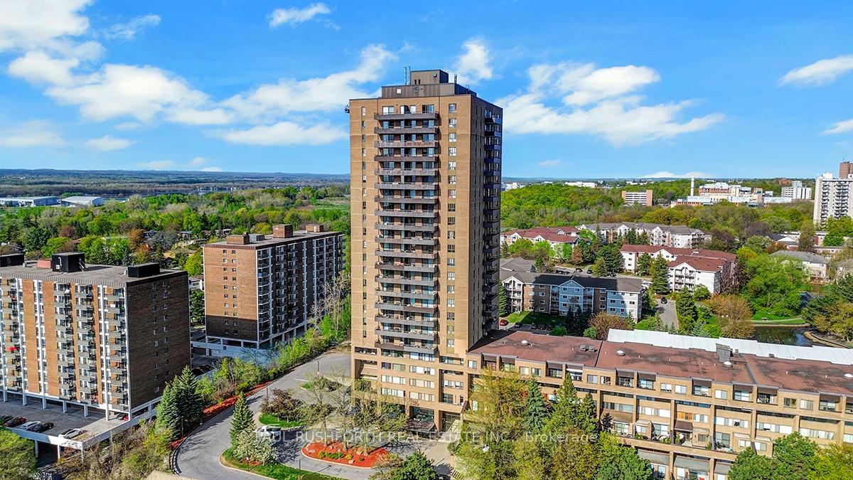 Front of Unit 2102, 505 St Laurent Boulevard