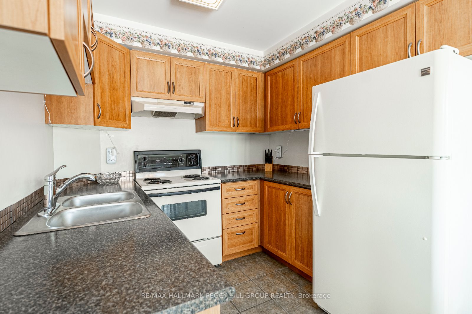 Photo 24 of 43 Brucker Road, Barrie, Holly — HOMEH