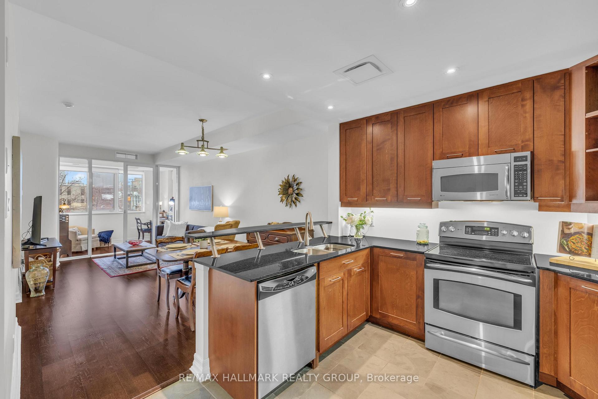 Photo 4 of Unit 210, 320 Mcleod Street, Ottawa, Ottawa Centre — HOMEH