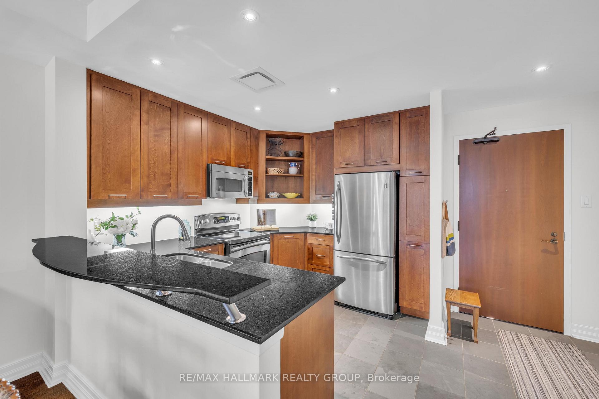 Photo 5 of Unit 210, 320 Mcleod Street, Ottawa, Ottawa Centre — HOMEH