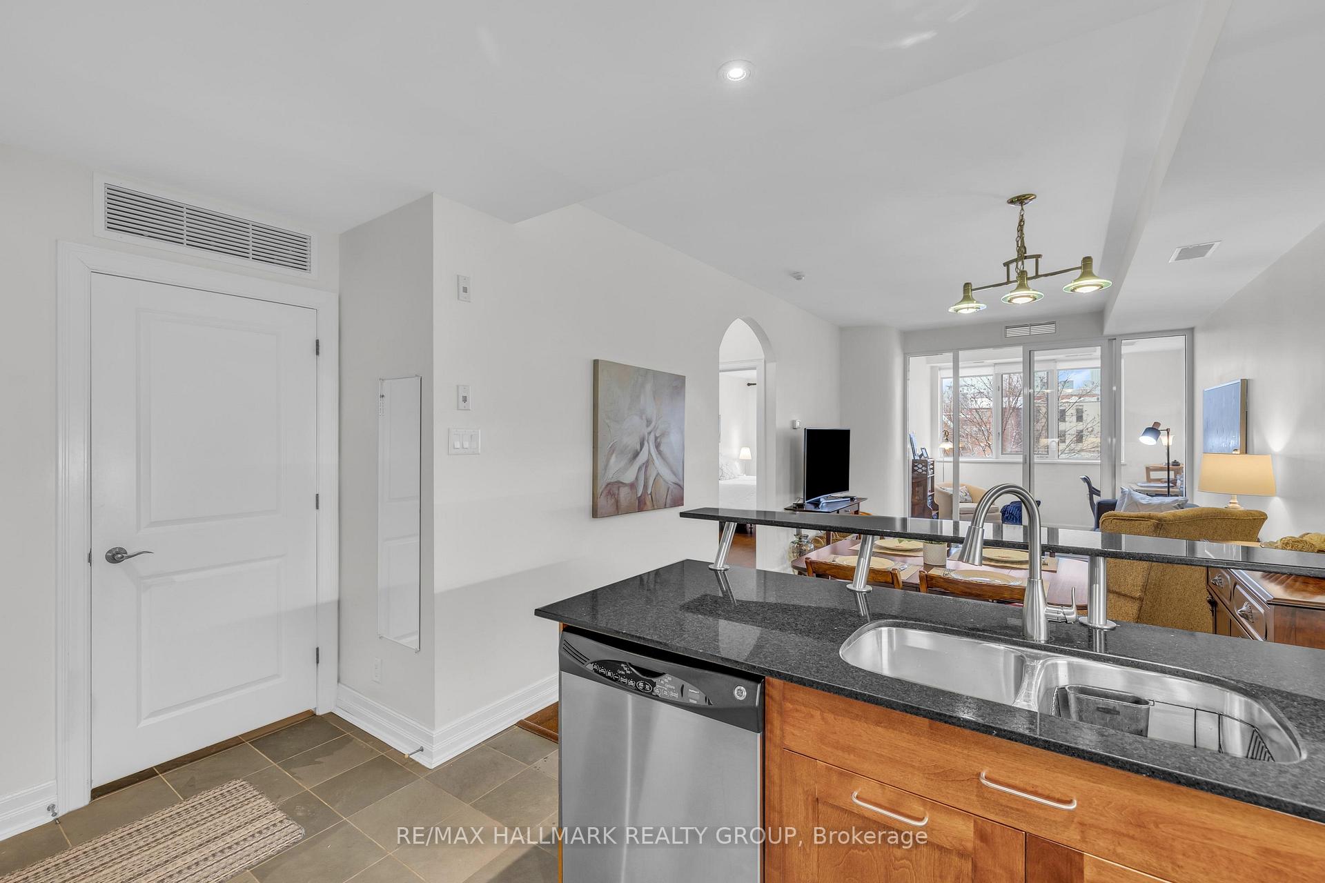 Photo 6 of Unit 210, 320 Mcleod Street, Ottawa, Ottawa Centre — HOMEH