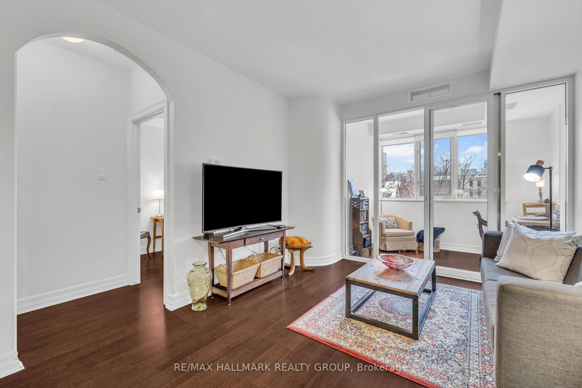 Photo 9 of Unit 210, 320 Mcleod Street, Ottawa, Ottawa Centre — HOMEH