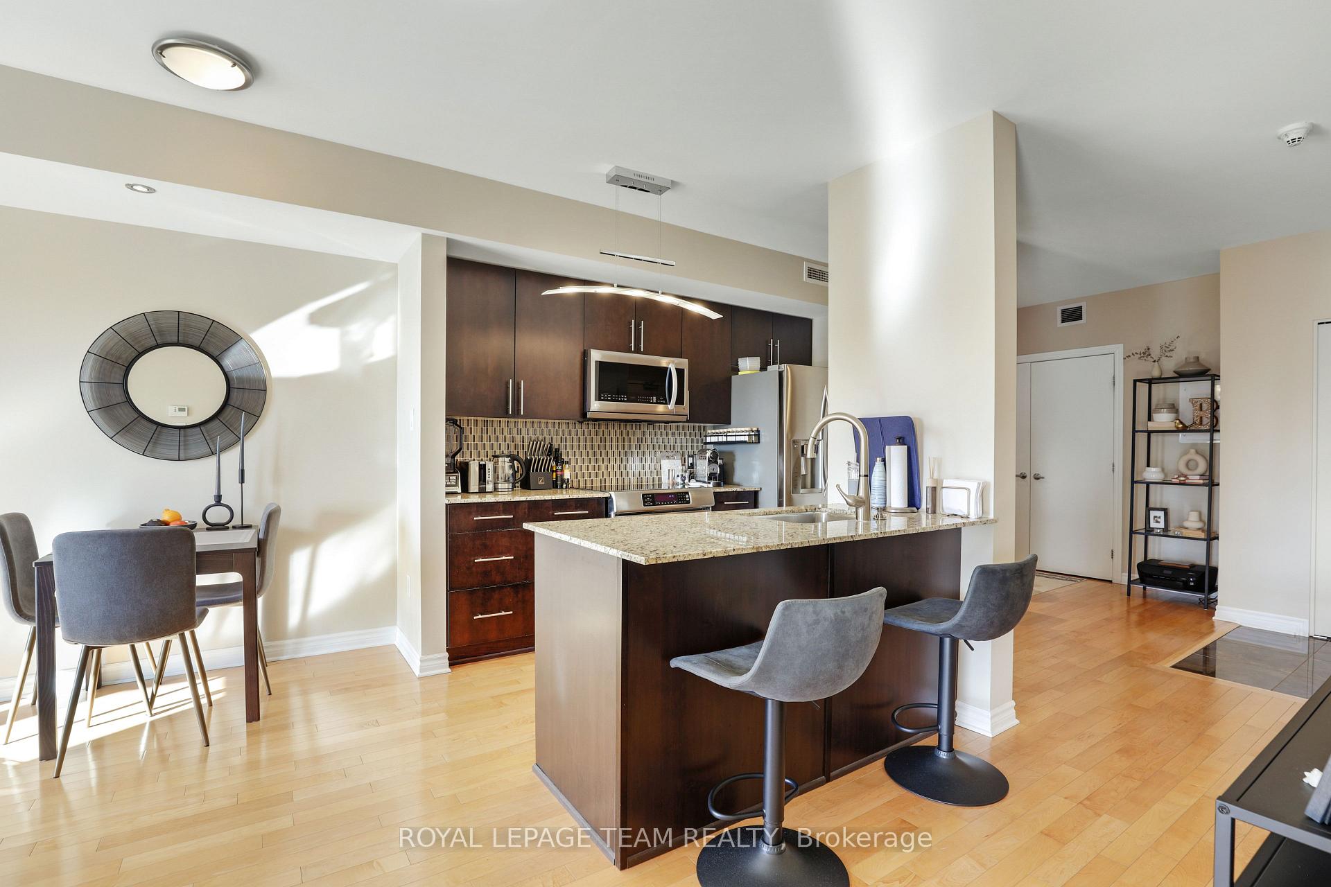 Photo 10 of Unit 701, 70 Landry Street, Ottawa, Vanier — HOMEH