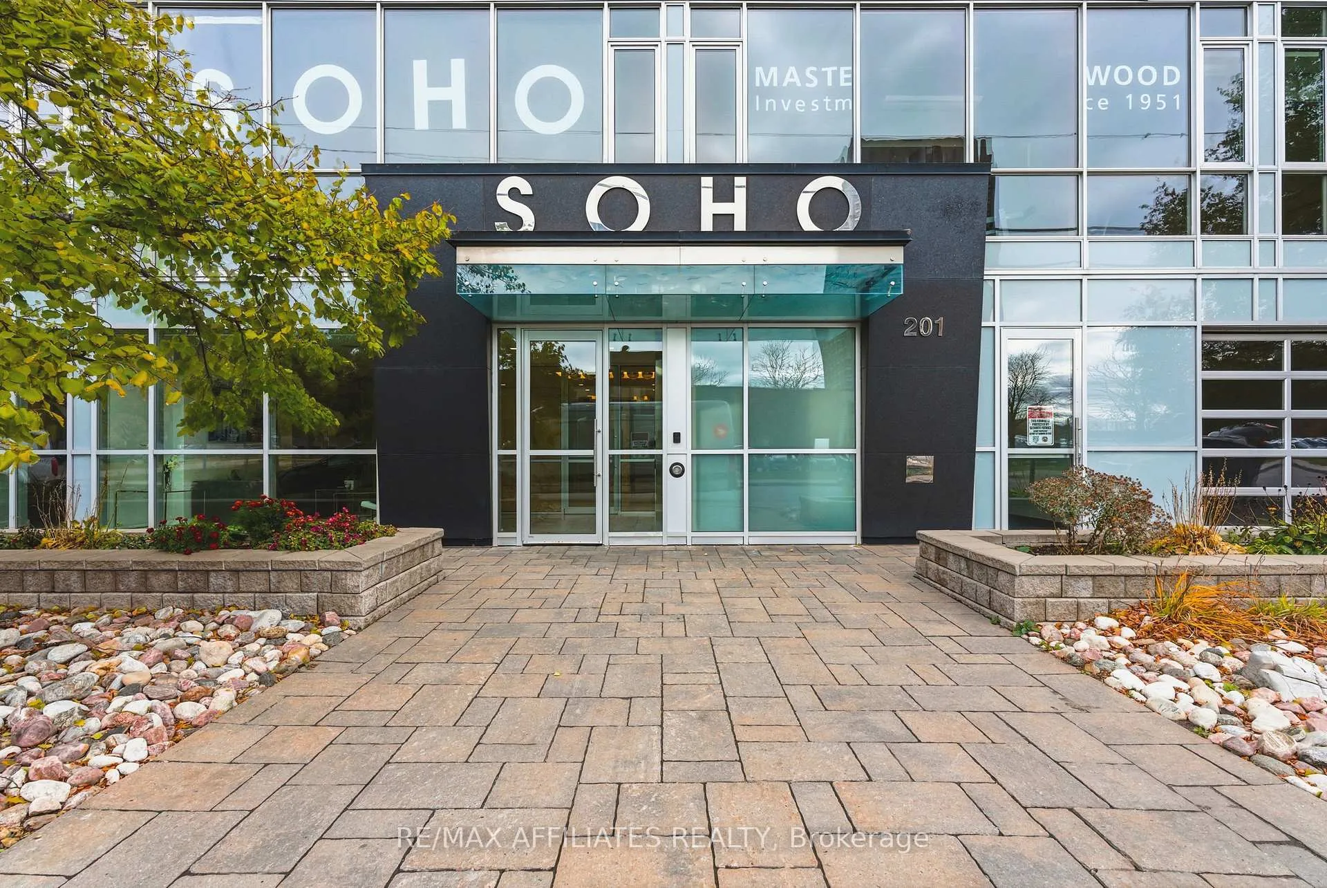 Front of Unit 508, 201 Parkdale Avenue W