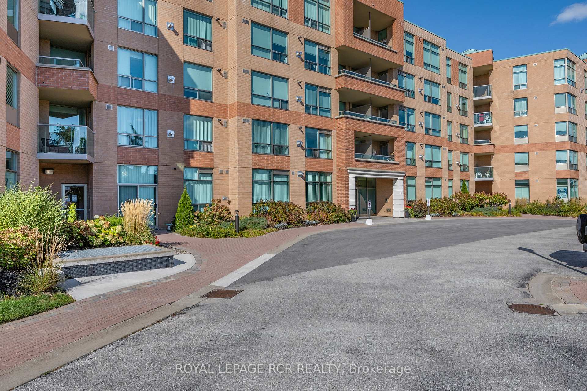 Front of Unit 205, 4 Briar Hill Heights
