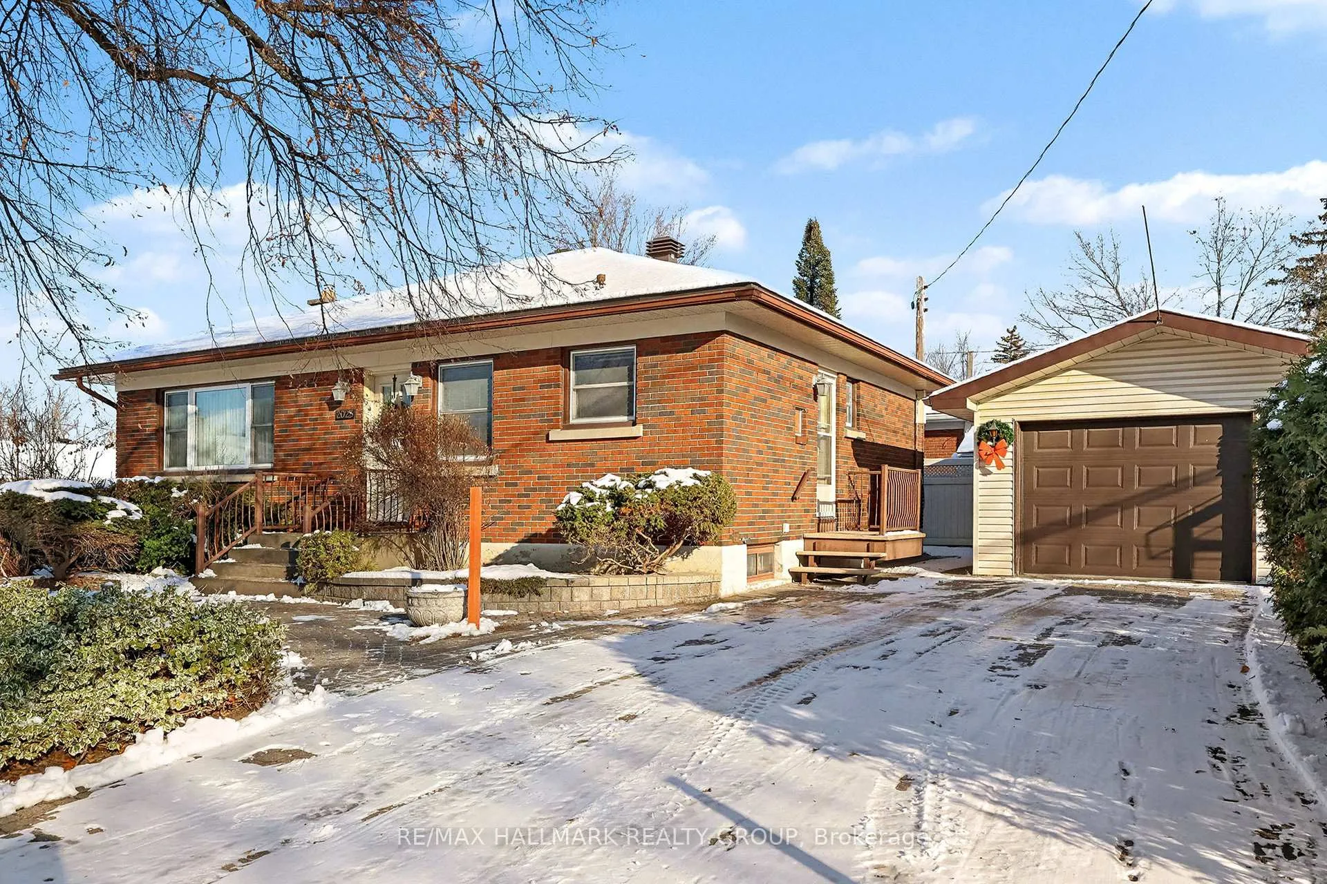 Photo 2 of 2023 Vincent Street, Ottawa, Elmvale Acres — HOMEH