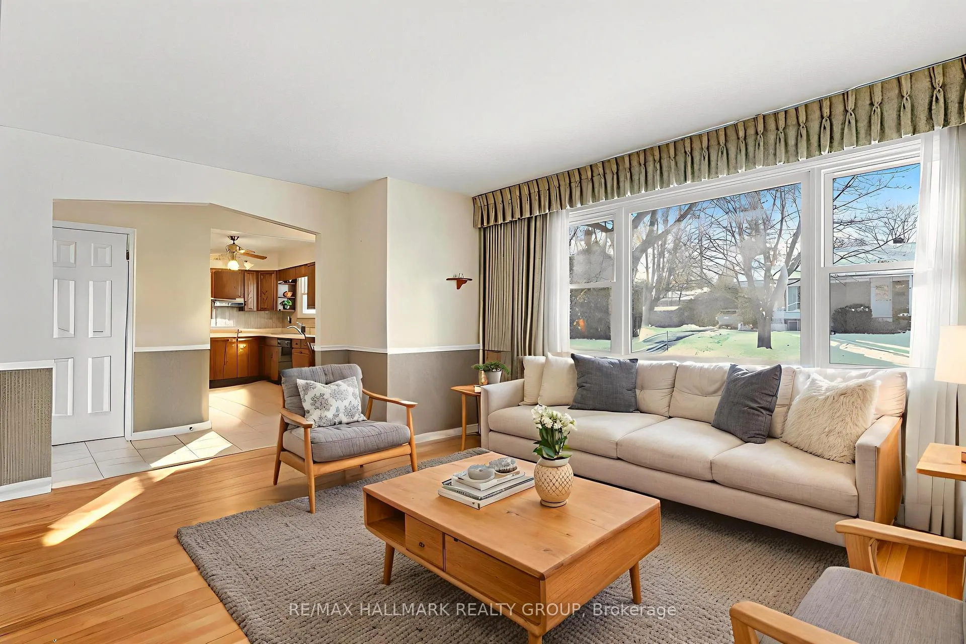 Photo 4 of 2023 Vincent Street, Ottawa, Elmvale Acres — HOMEH