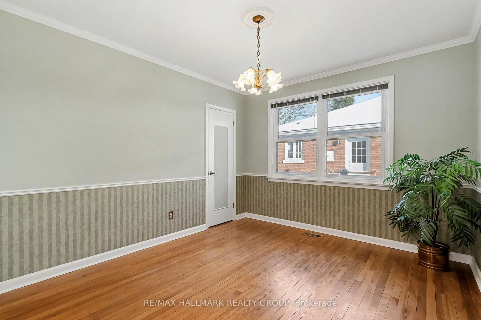 Photo 7 of 2023 Vincent Street, Ottawa, Elmvale Acres — HOMEH