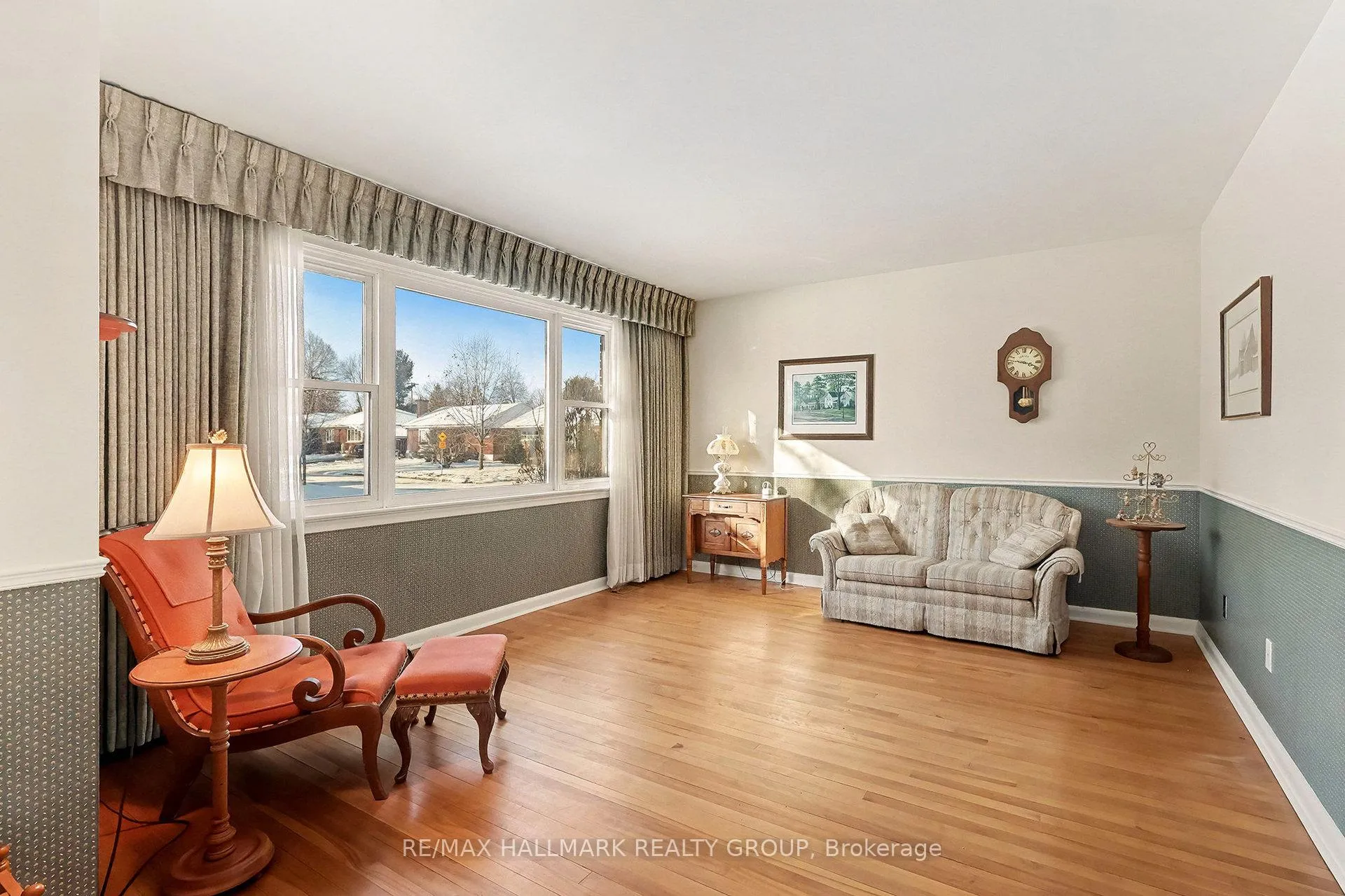 Photo 8 of 2023 Vincent Street, Ottawa, Elmvale Acres — HOMEH
