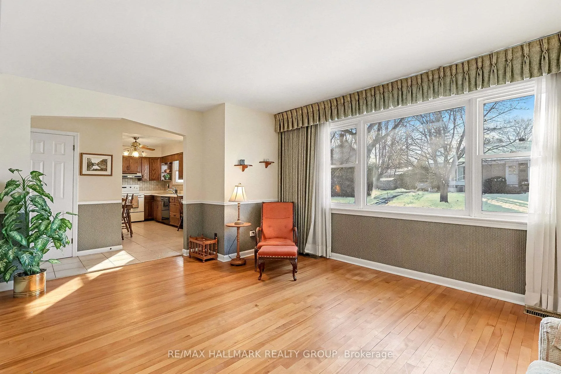 Photo 9 of 2023 Vincent Street, Ottawa, Elmvale Acres — HOMEH