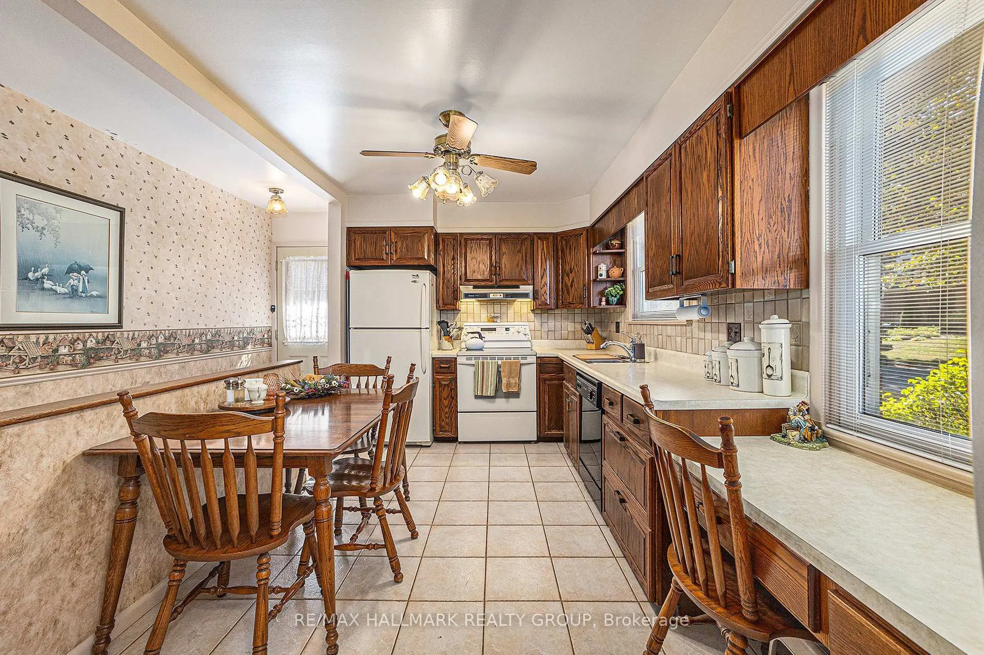 Photo 11 of 2023 Vincent Street, Ottawa, Elmvale Acres — HOMEH