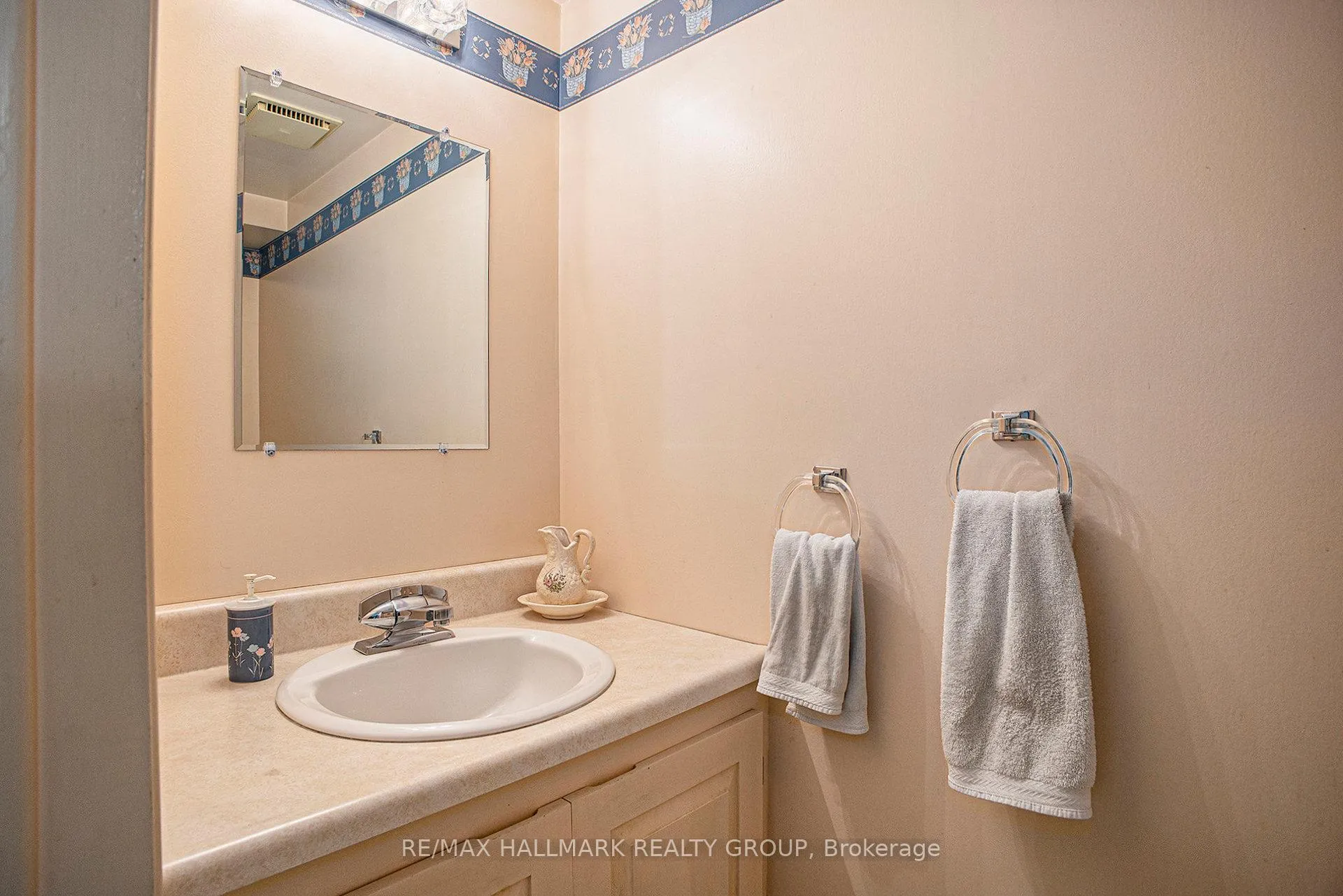 Photo 16 of 2023 Vincent Street, Ottawa, Elmvale Acres — HOMEH