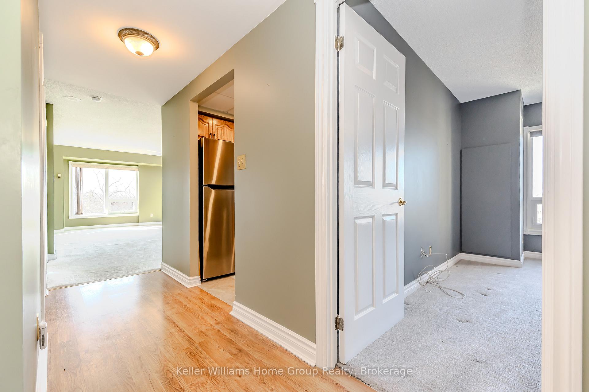 Photo 4 of Unit 1008, 237 King Street W, Cambridge — HOMEH