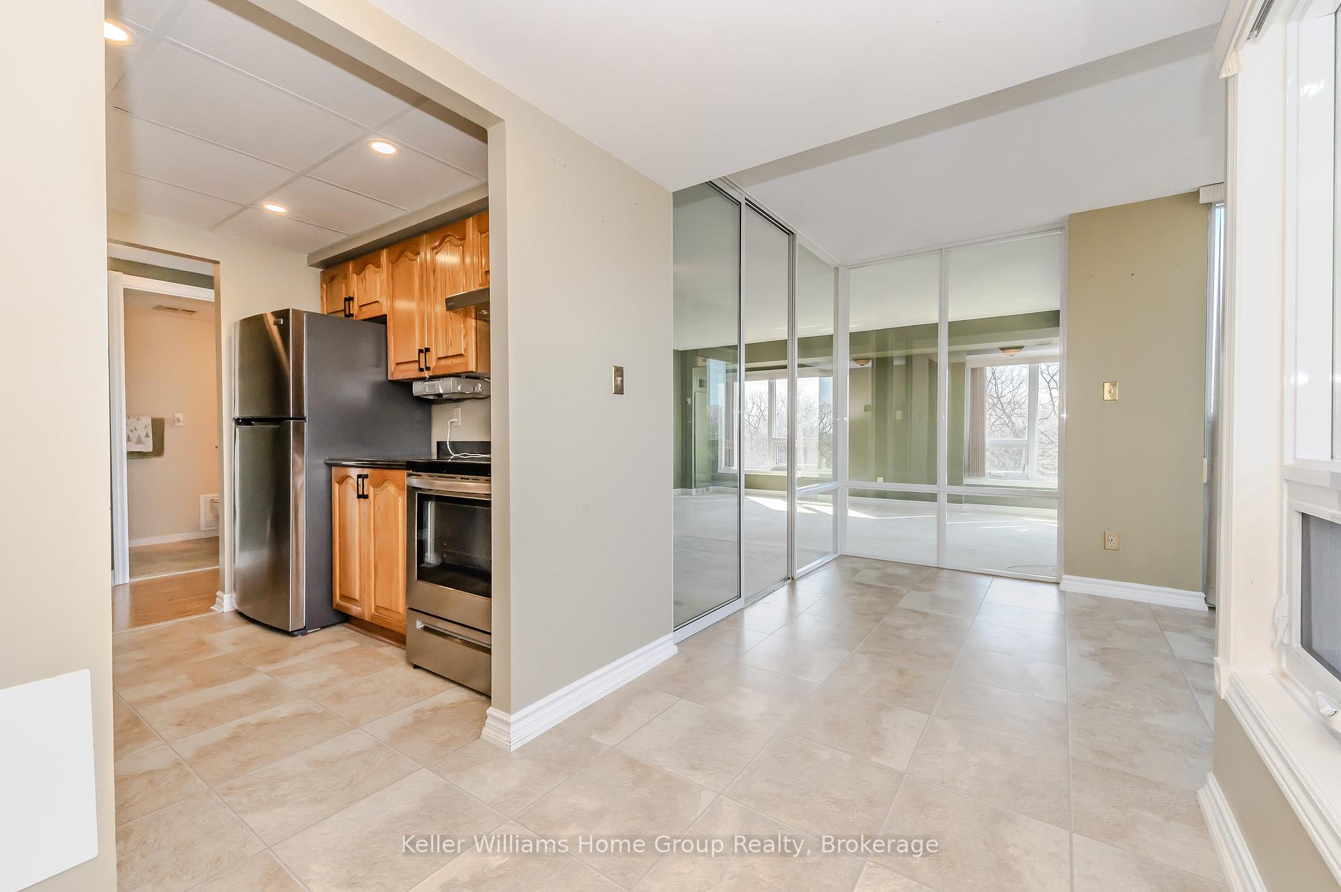 Photo 17 of Unit 1008, 237 King Street W, Cambridge — HOMEH