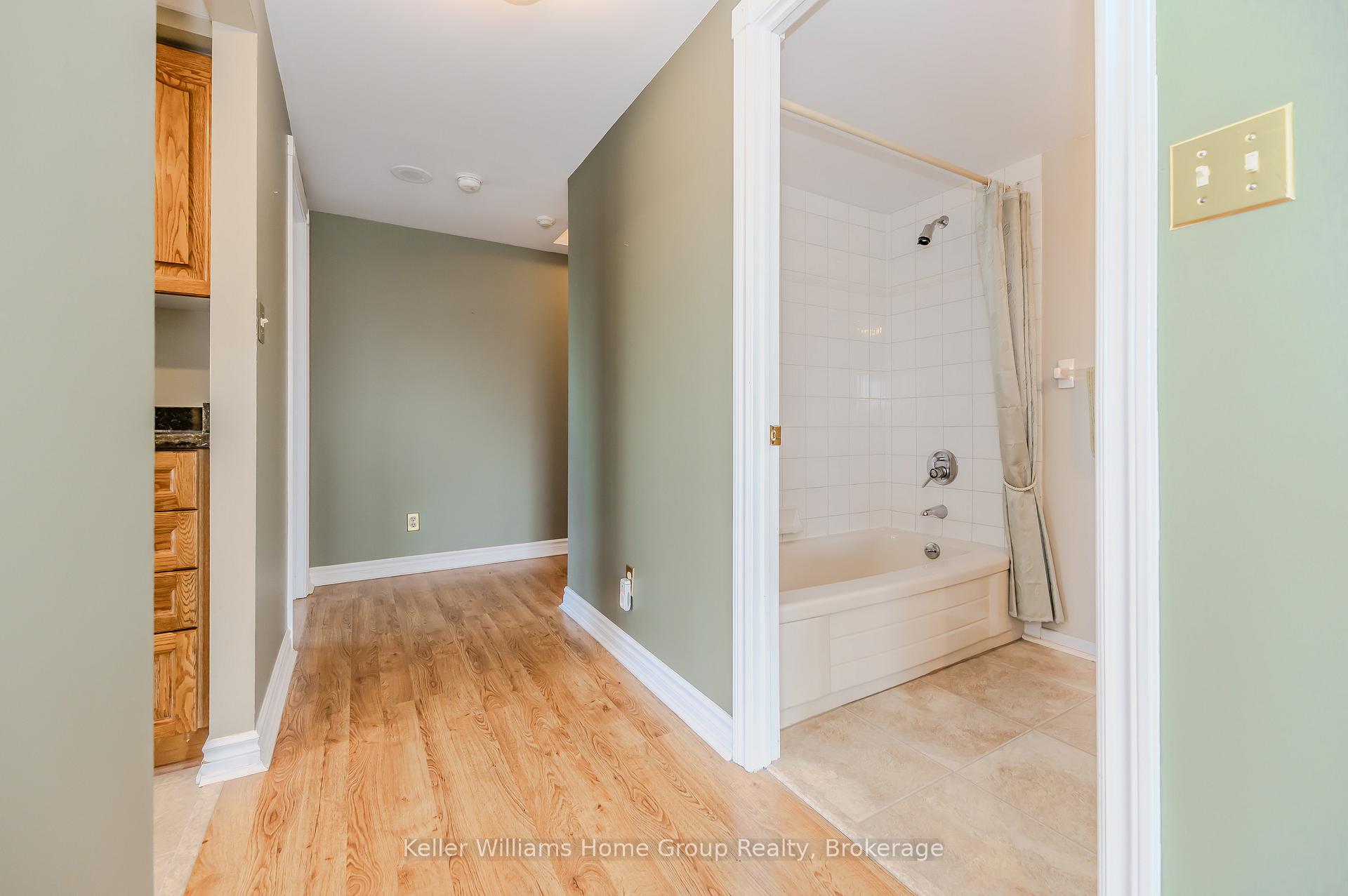 Photo 33 of Unit 1008, 237 King Street W, Cambridge — HOMEH