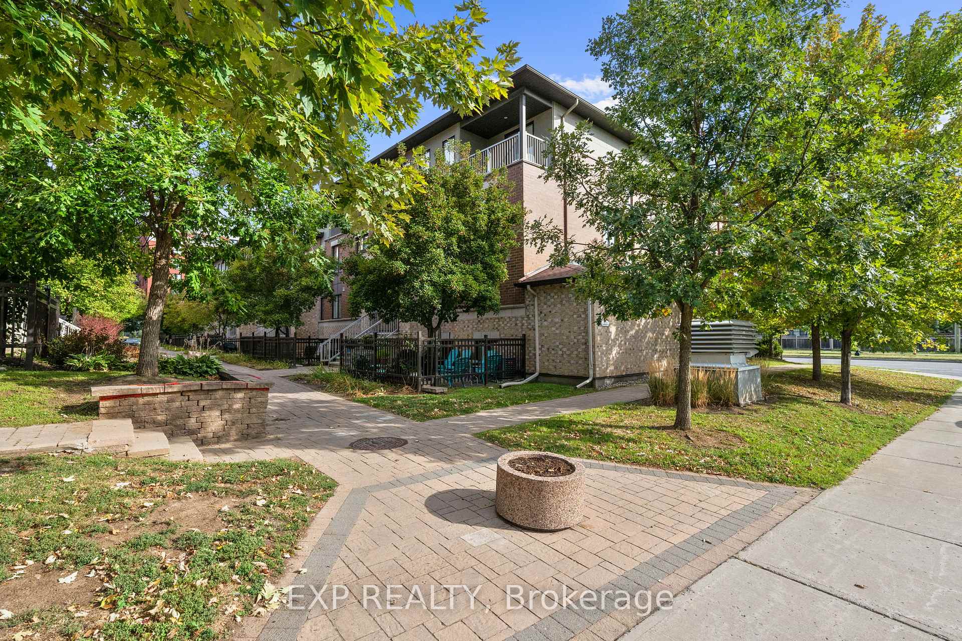 Photo 4 of 114-A Lindenshade Drive, Ottawa, Barrhaven - Strandherd — HOMEH