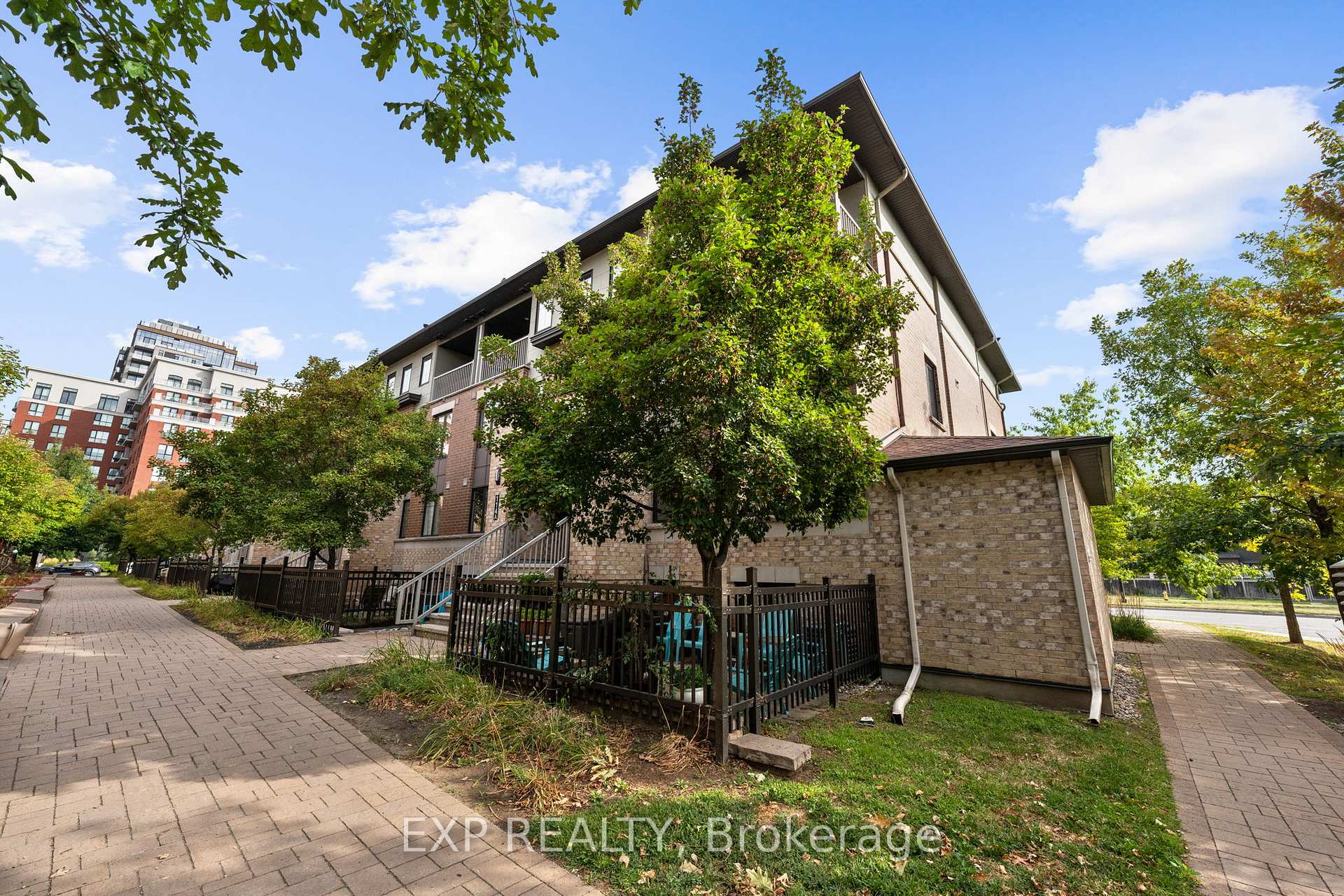 Photo 5 of 114-A Lindenshade Drive, Ottawa, Barrhaven - Strandherd — HOMEH