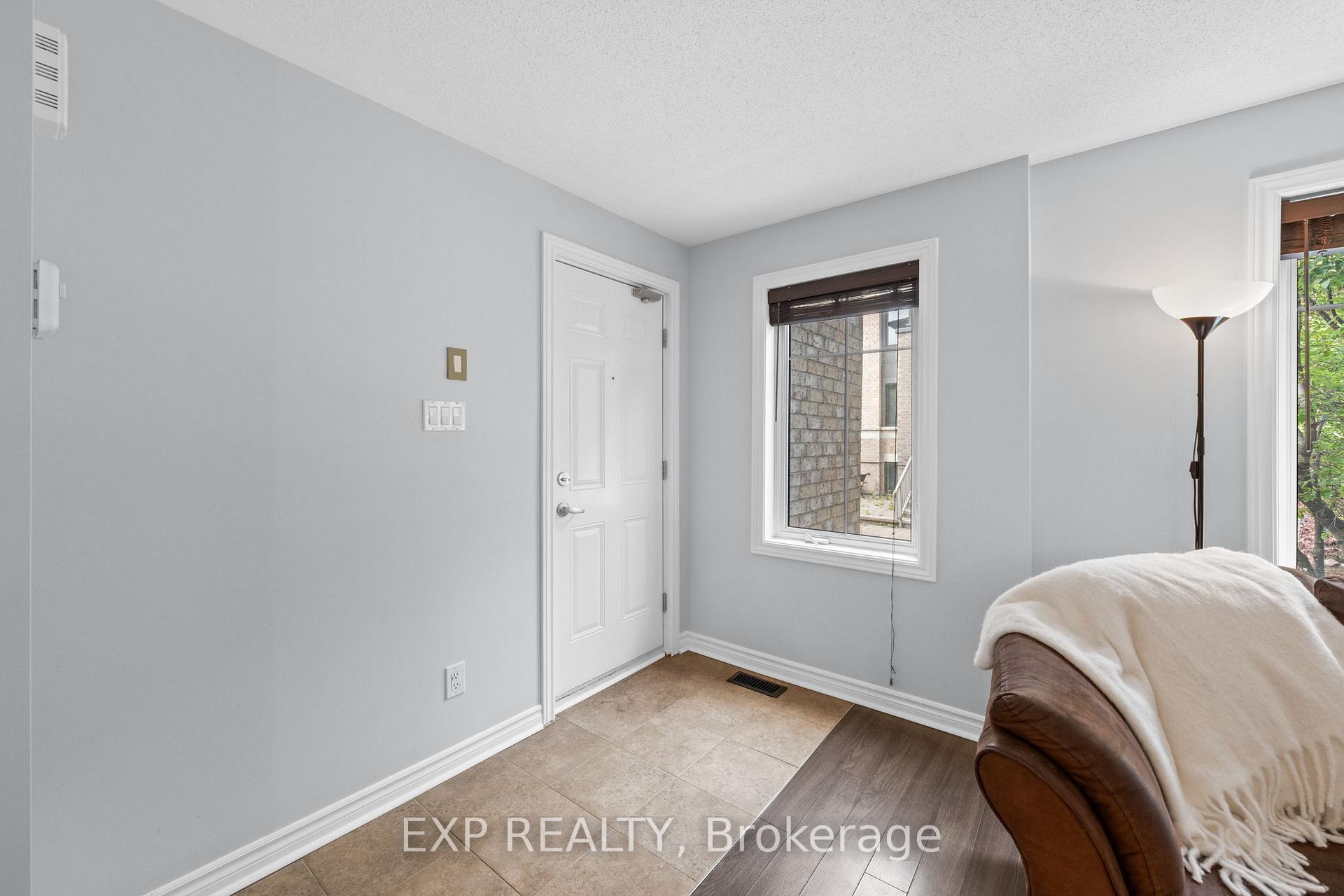 Photo 11 of 114-A Lindenshade Drive, Ottawa, Barrhaven - Strandherd — HOMEH