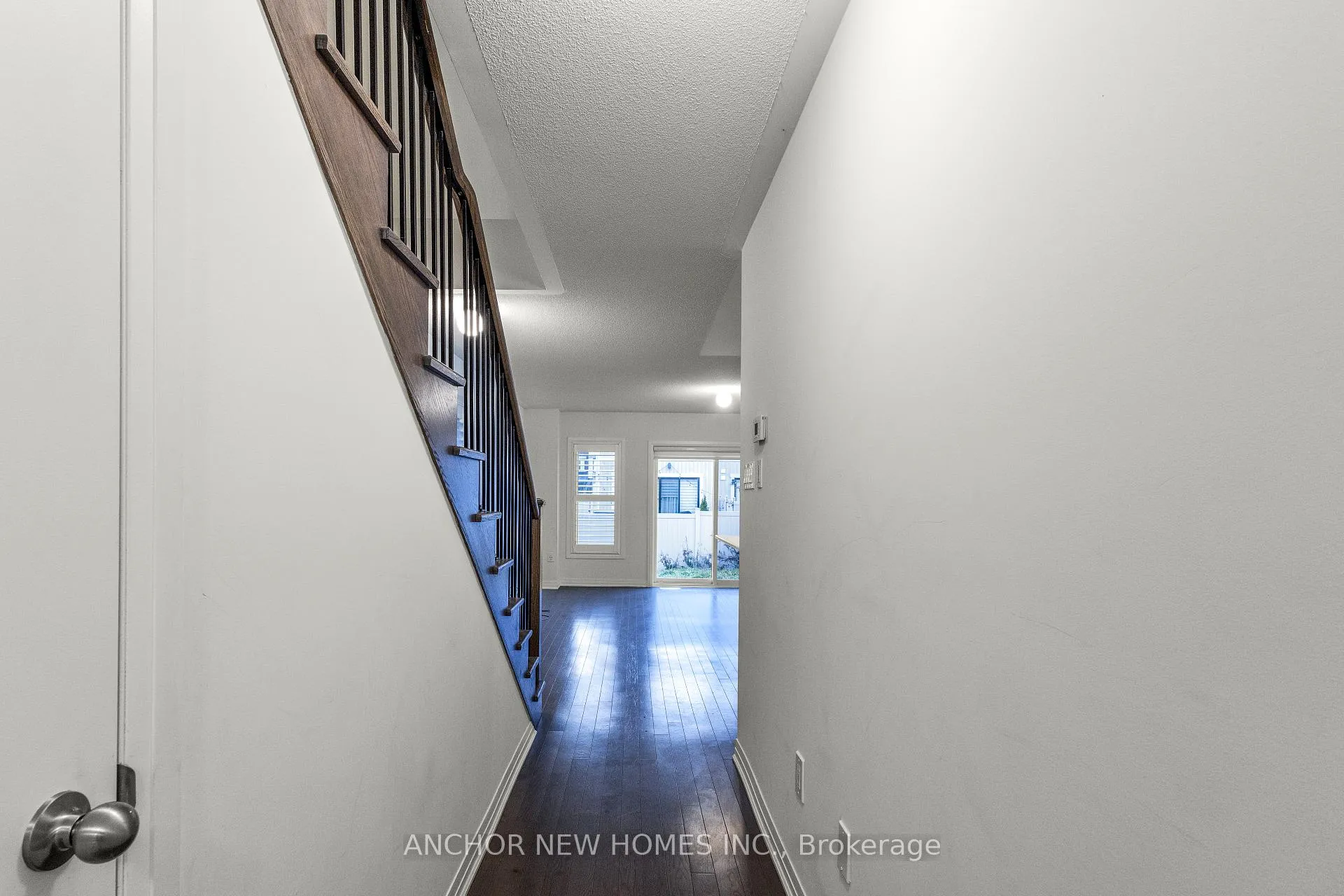 Photo 3 of 54 King George Way, Clarington, Bowmanville — HOMEH