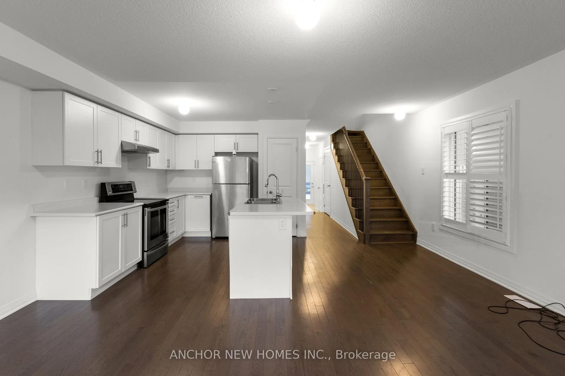 Photo 5 of 54 King George Way, Clarington, Bowmanville — HOMEH