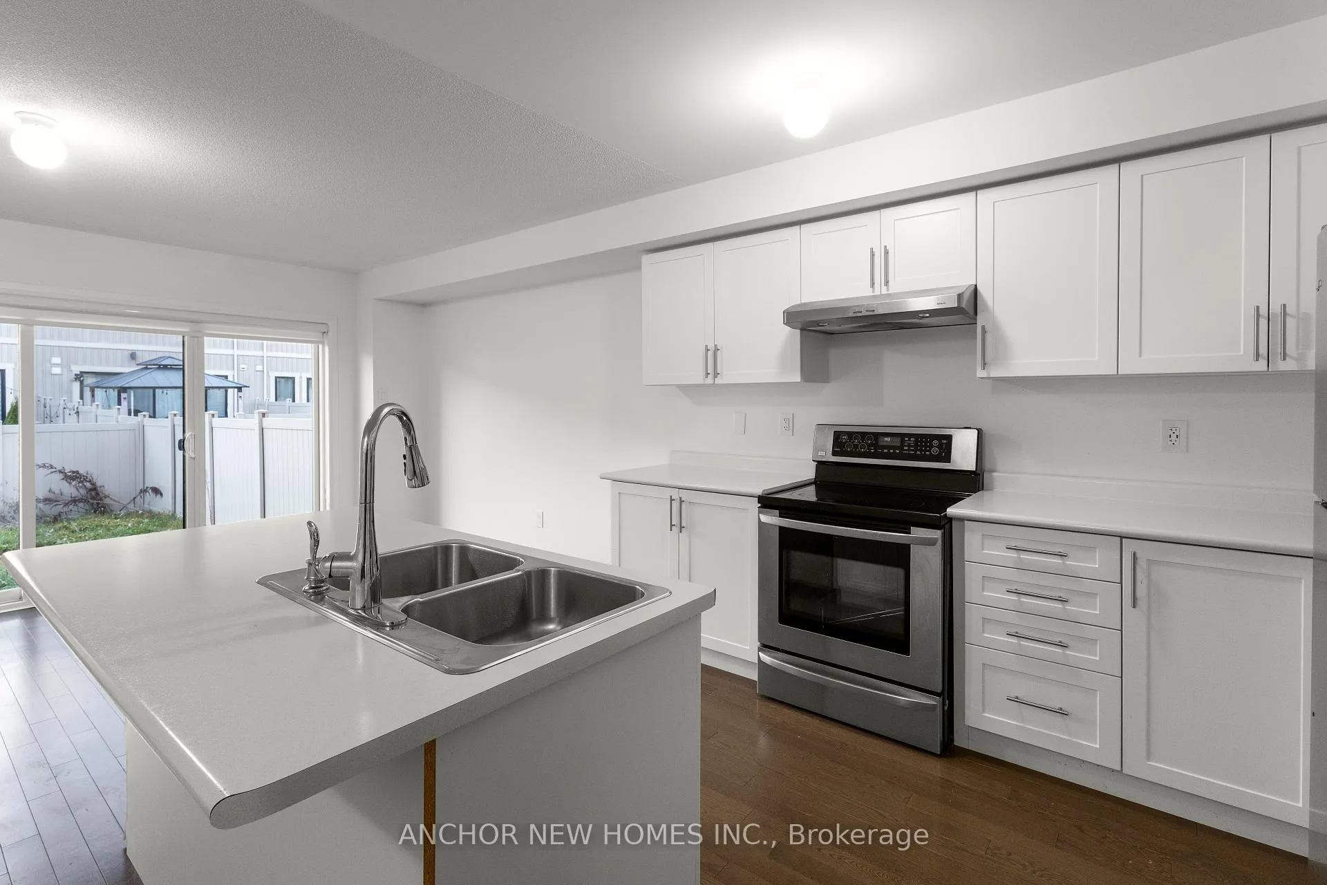 Photo 6 of 54 King George Way, Clarington, Bowmanville — HOMEH