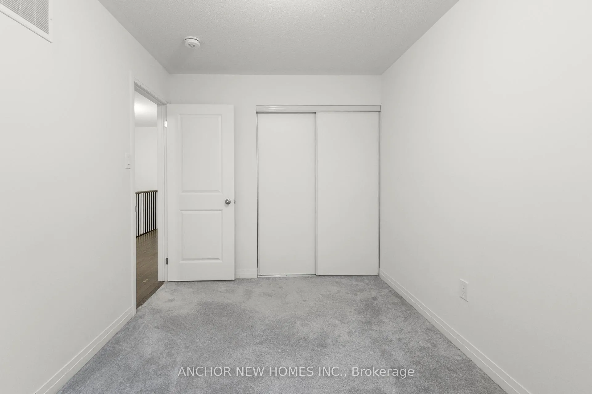 Photo 11 of 54 King George Way, Clarington, Bowmanville — HOMEH