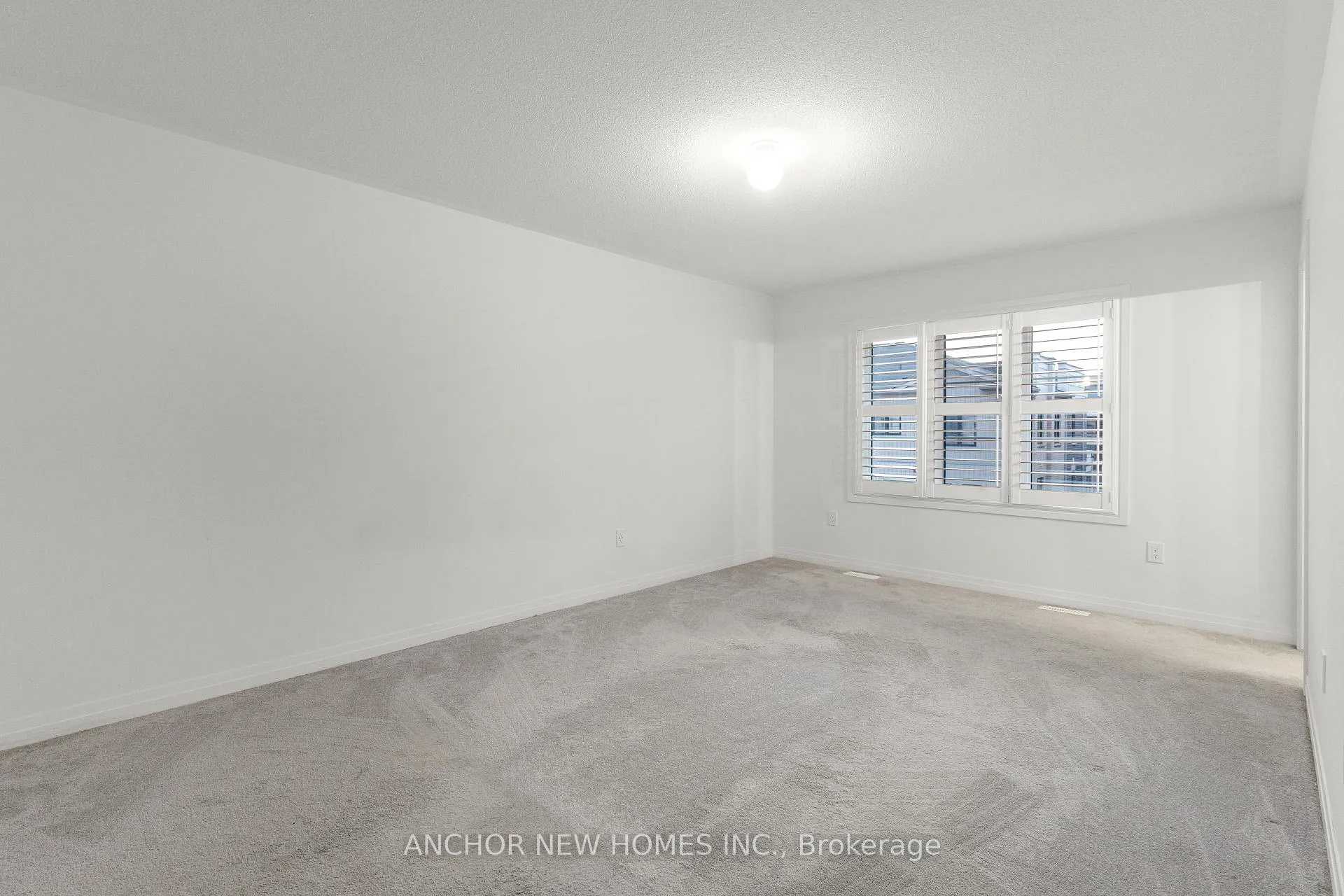 Photo 14 of 54 King George Way, Clarington, Bowmanville — HOMEH