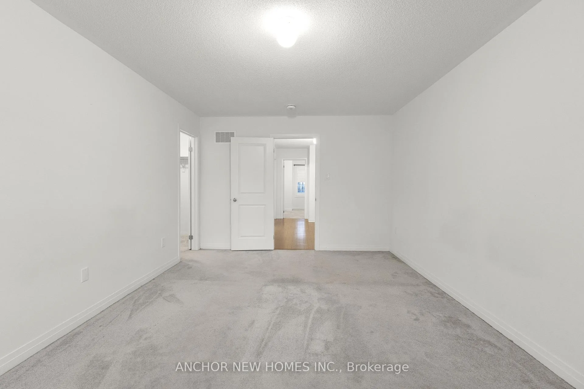 Photo 15 of 54 King George Way, Clarington, Bowmanville — HOMEH
