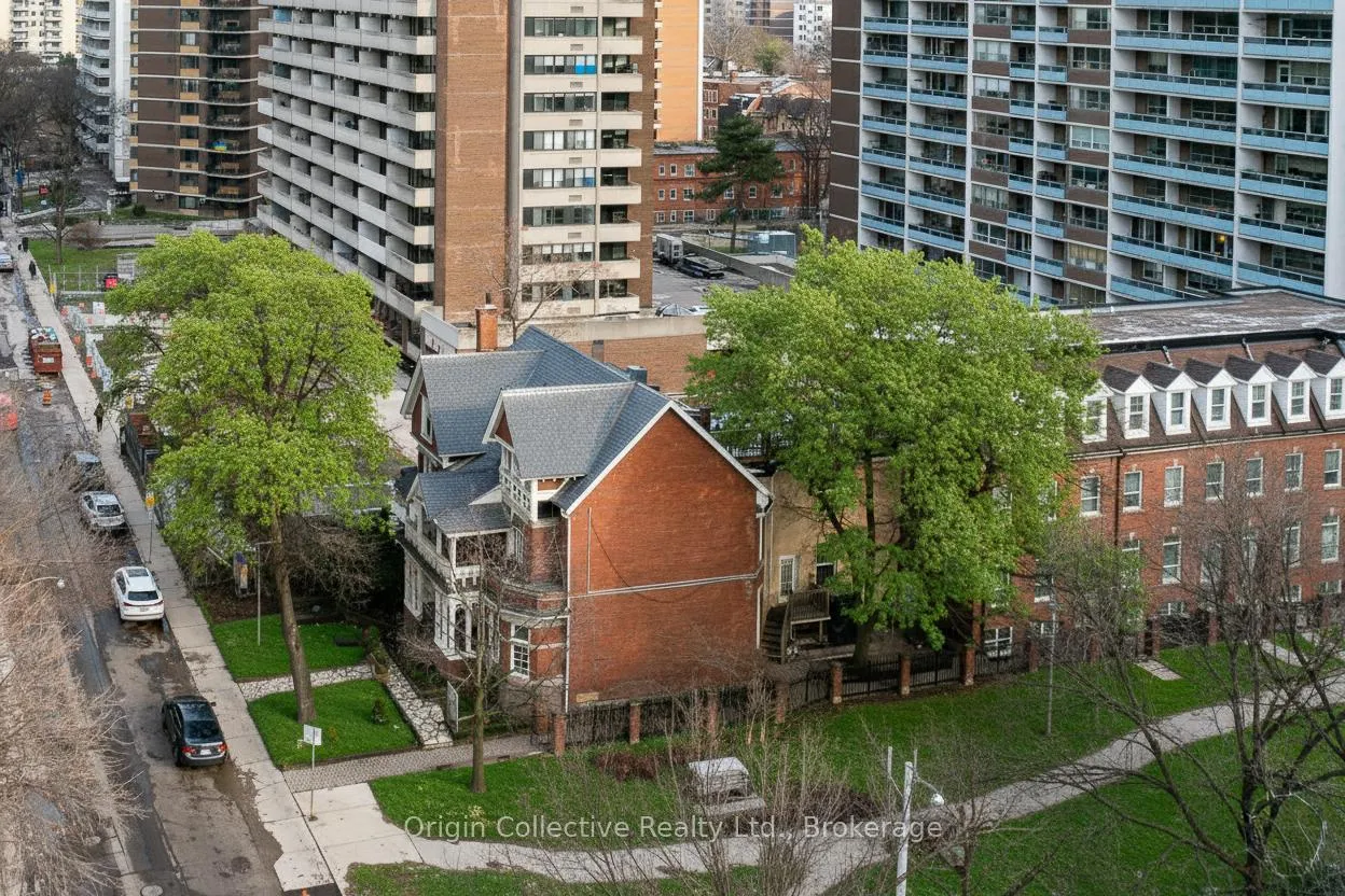 Photo 3 of 17 Isabella Street, Toronto, Church-Yonge Corridor — HOMEH