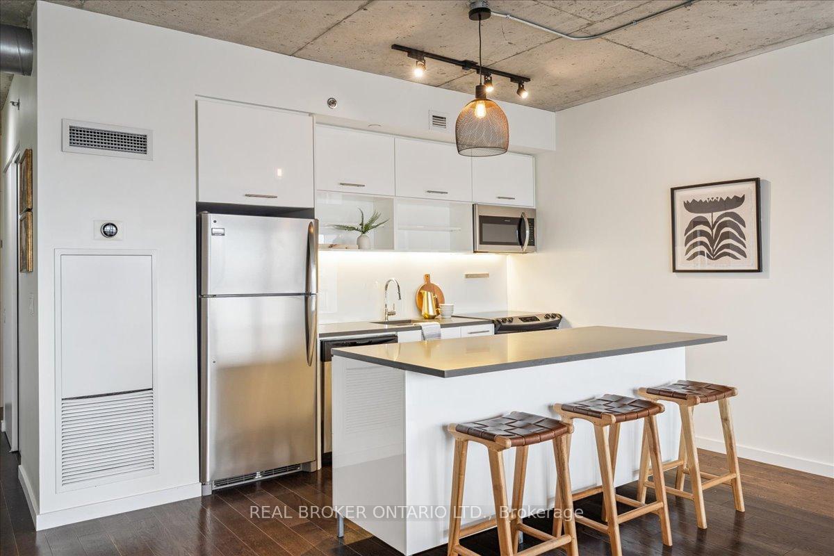 Photo 2 of Unit 812, 32 Trolley Crescent, Toronto, Moss Park — HOMEH
