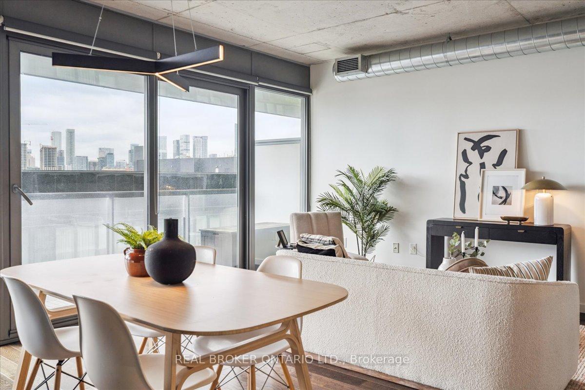Photo 5 of Unit 812, 32 Trolley Crescent, Toronto, Moss Park — HOMEH