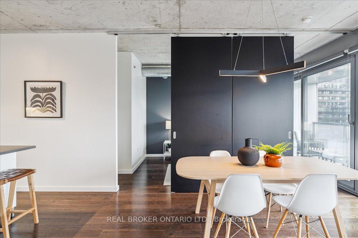 Photo 6 of Unit 812, 32 Trolley Crescent, Toronto, Moss Park — HOMEH