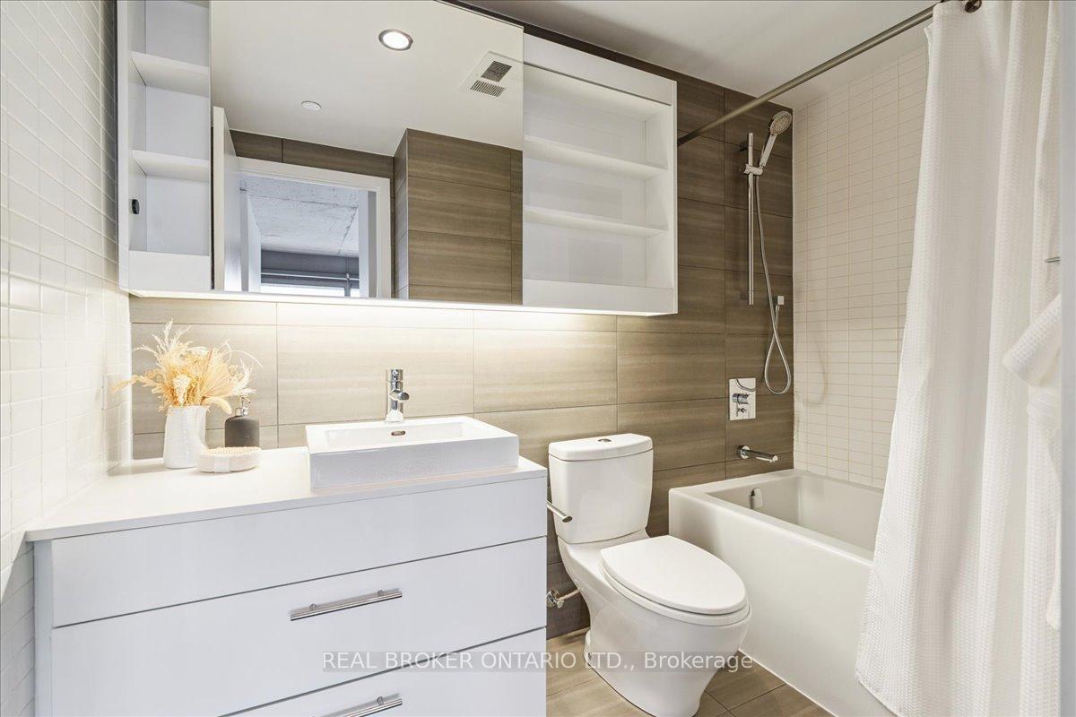 Photo 14 of Unit 812, 32 Trolley Crescent, Toronto, Moss Park — HOMEH