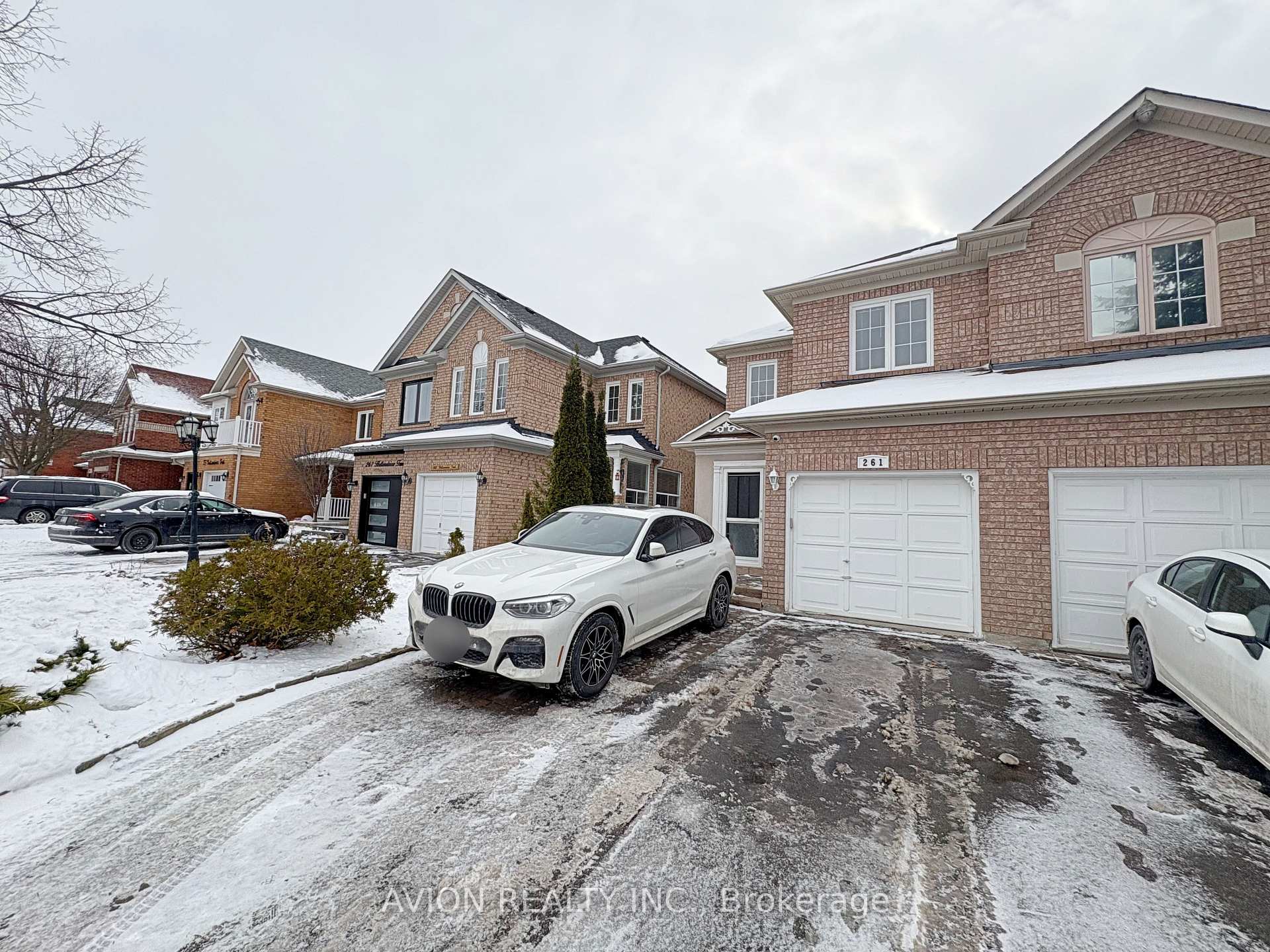 Photo 2 of 261 Hollandview Trail, Aurora, Bayview Wellington — HOMEH