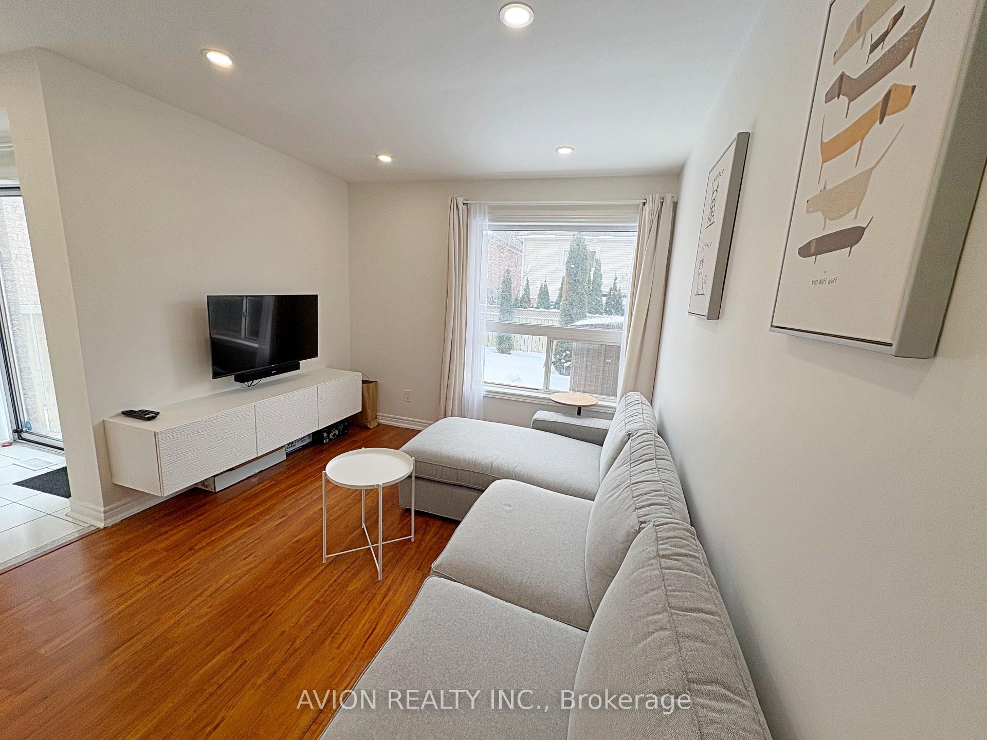 Photo 9 of 261 Hollandview Trail, Aurora, Bayview Wellington — HOMEH